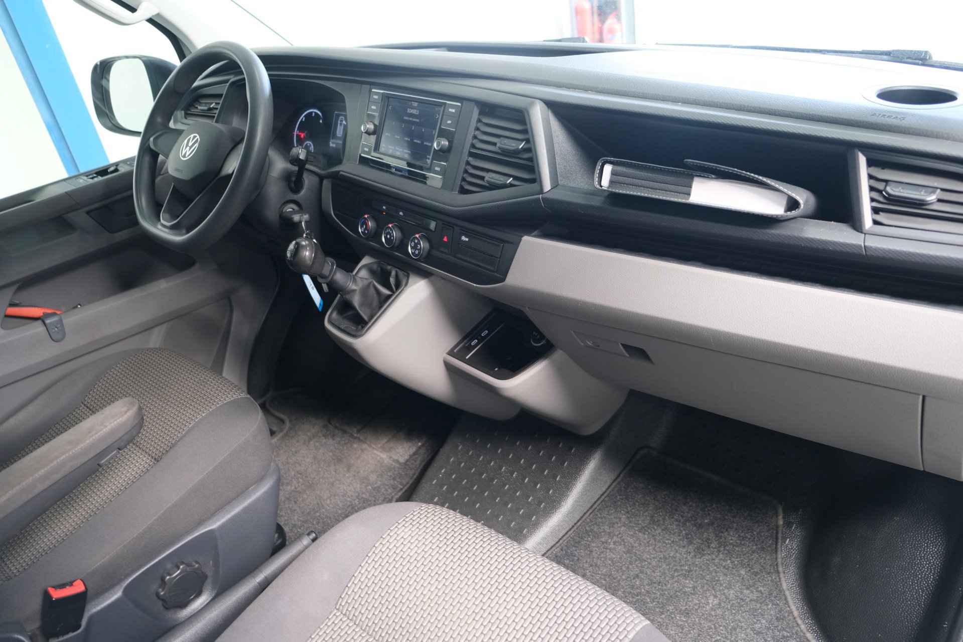 Volkswagen Transporter 2.0 TDI L2H1 28 (2023), foto 5
