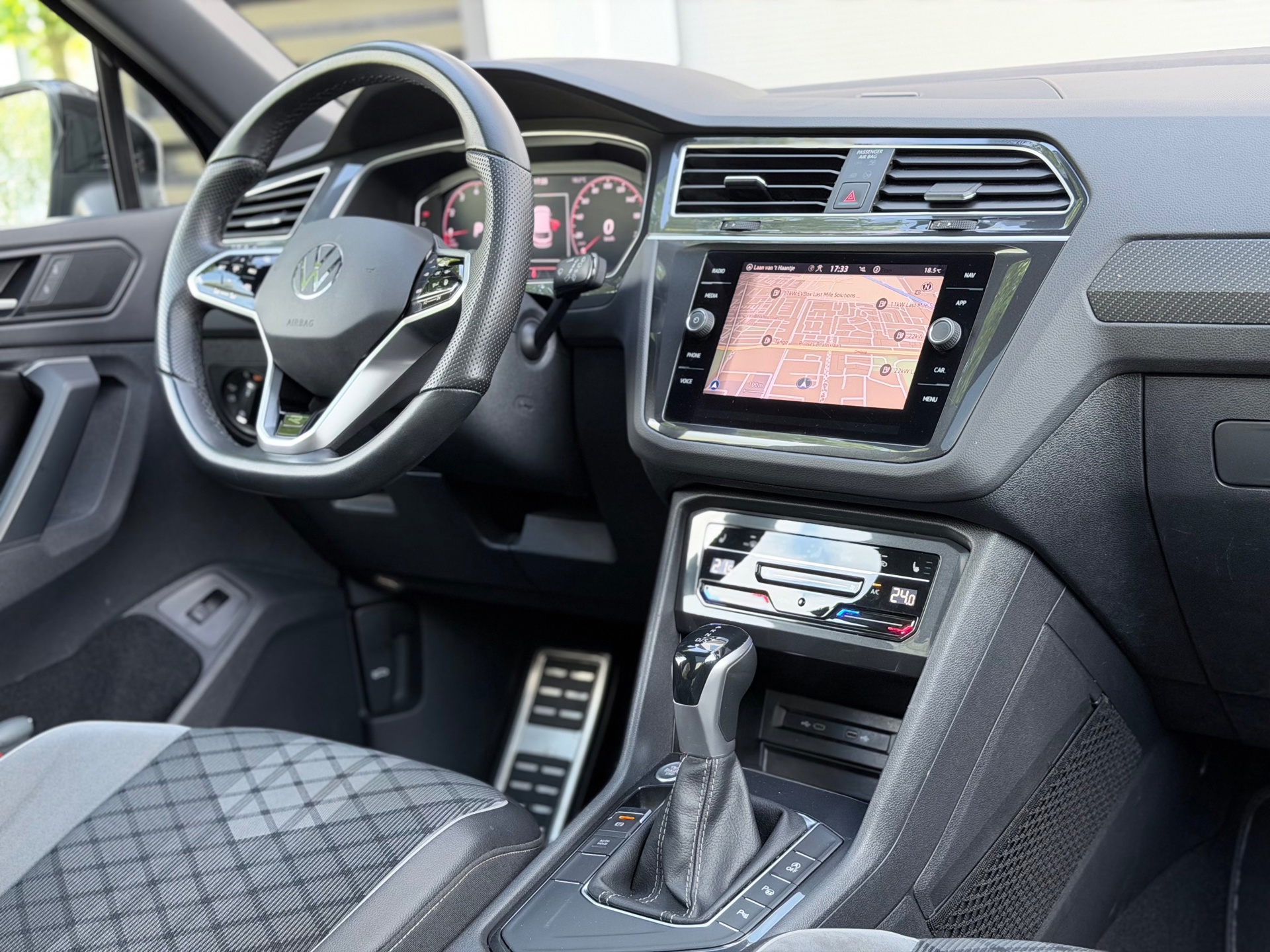 Volkswagen Tiguan 1.5 TSI R-Line (2021), foto 15