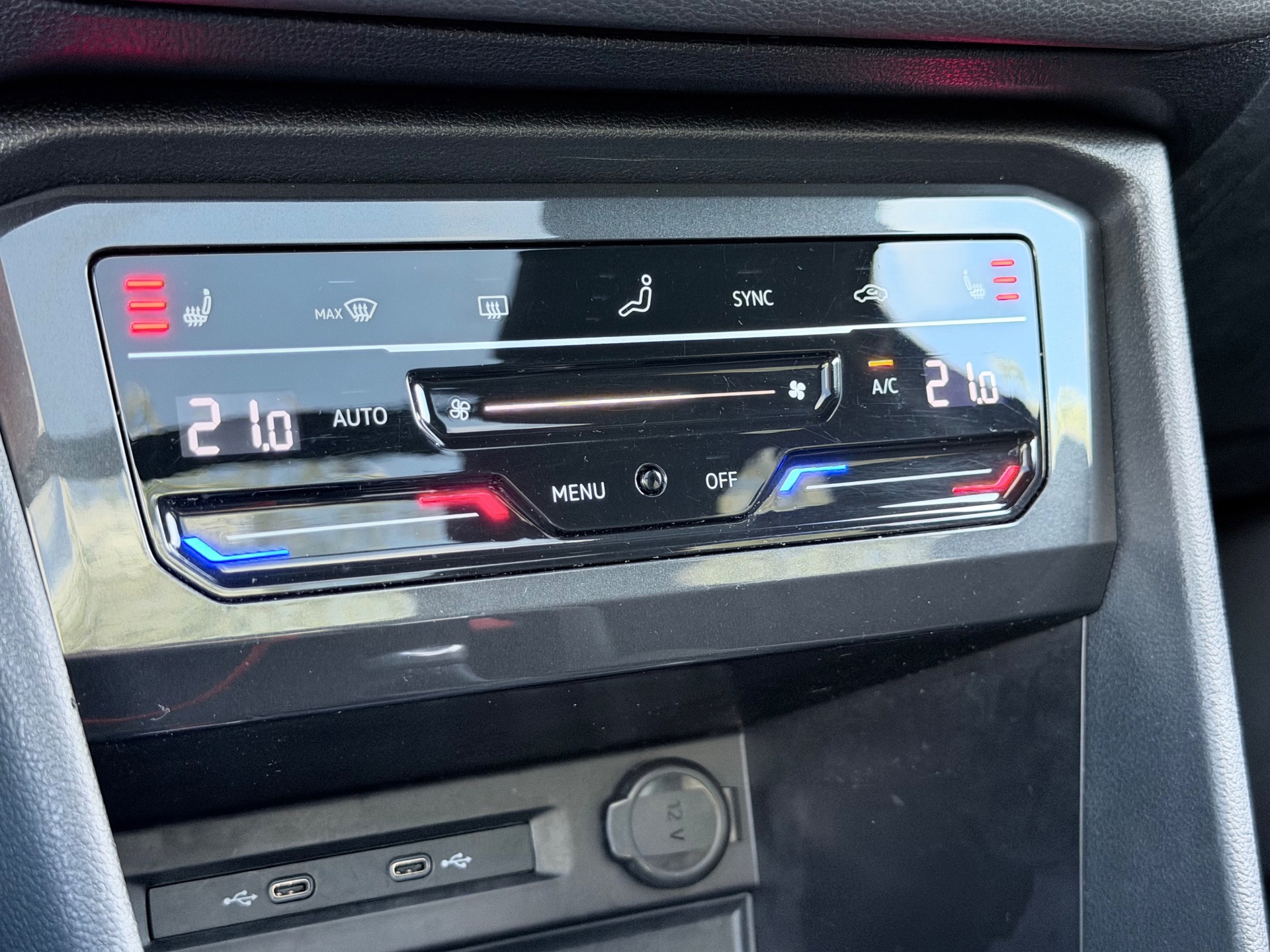 Volkswagen Tiguan 1.5 TSI R-Line (2021), foto 18