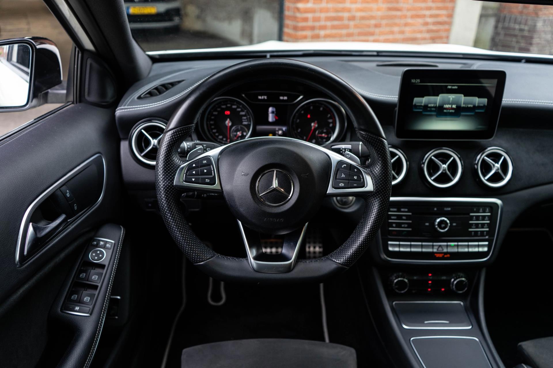 Mercedes-Benz GLA-klasse 220 4Matic AMG Line (2017), foto 13