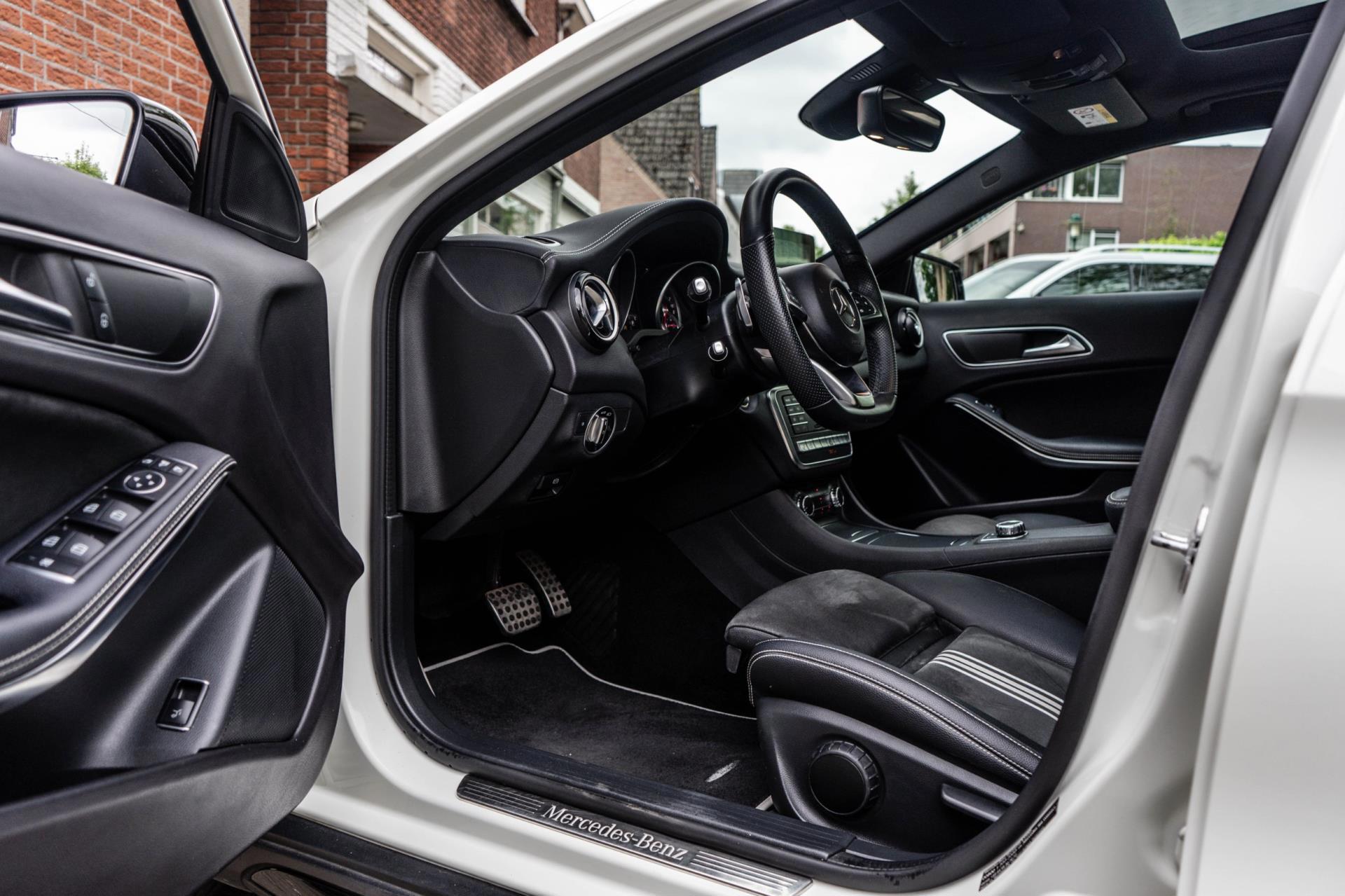Mercedes-Benz GLA-klasse 220 4Matic AMG Line (2017), foto 14
