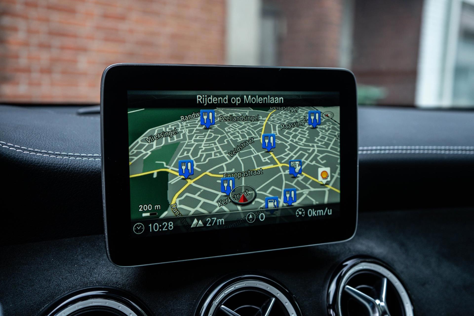 Mercedes-Benz GLA-klasse 220 4Matic AMG Line (2017), foto 18