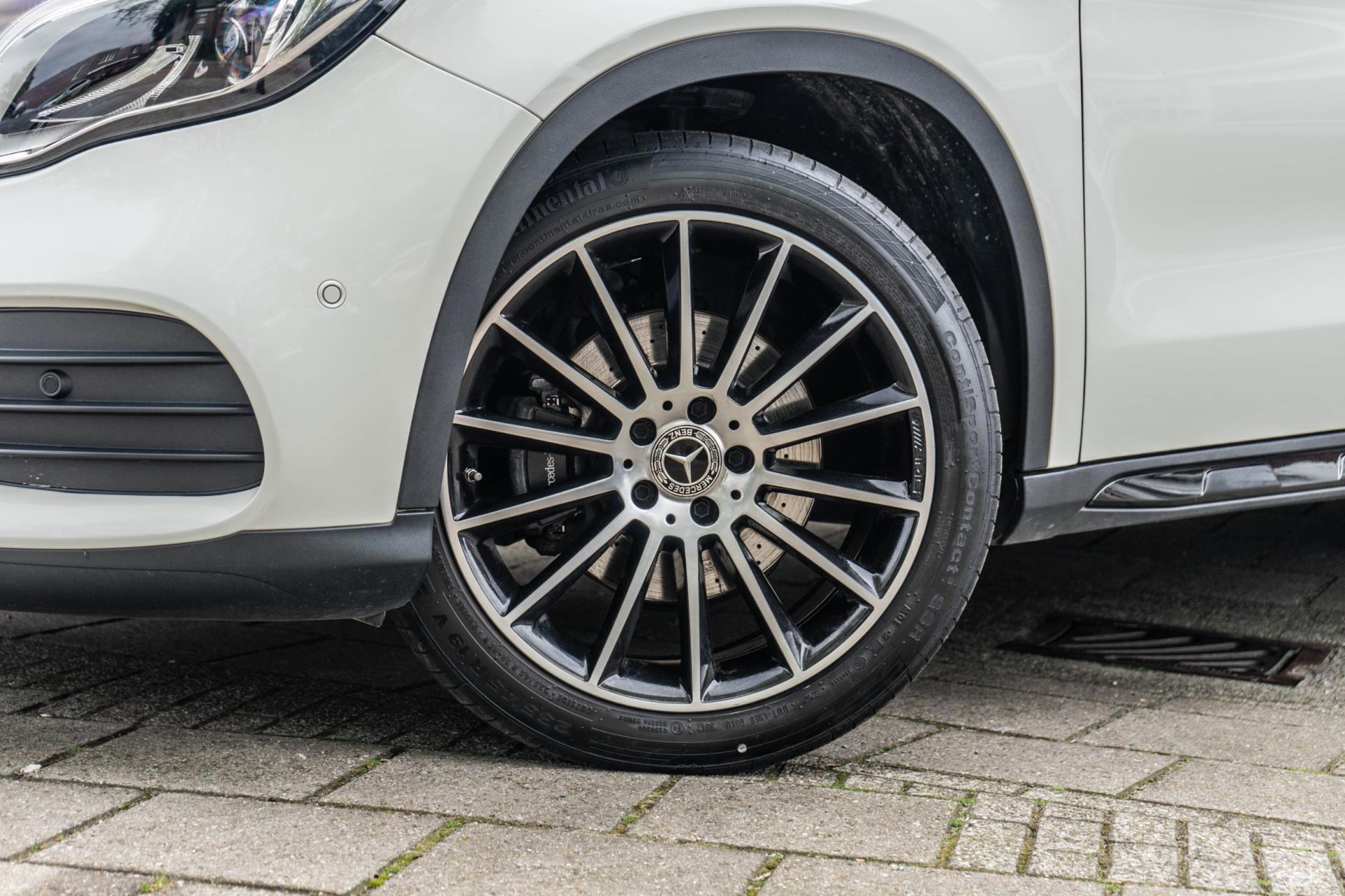 Mercedes-Benz GLA-klasse 220 4Matic AMG Line (2017), foto 3
