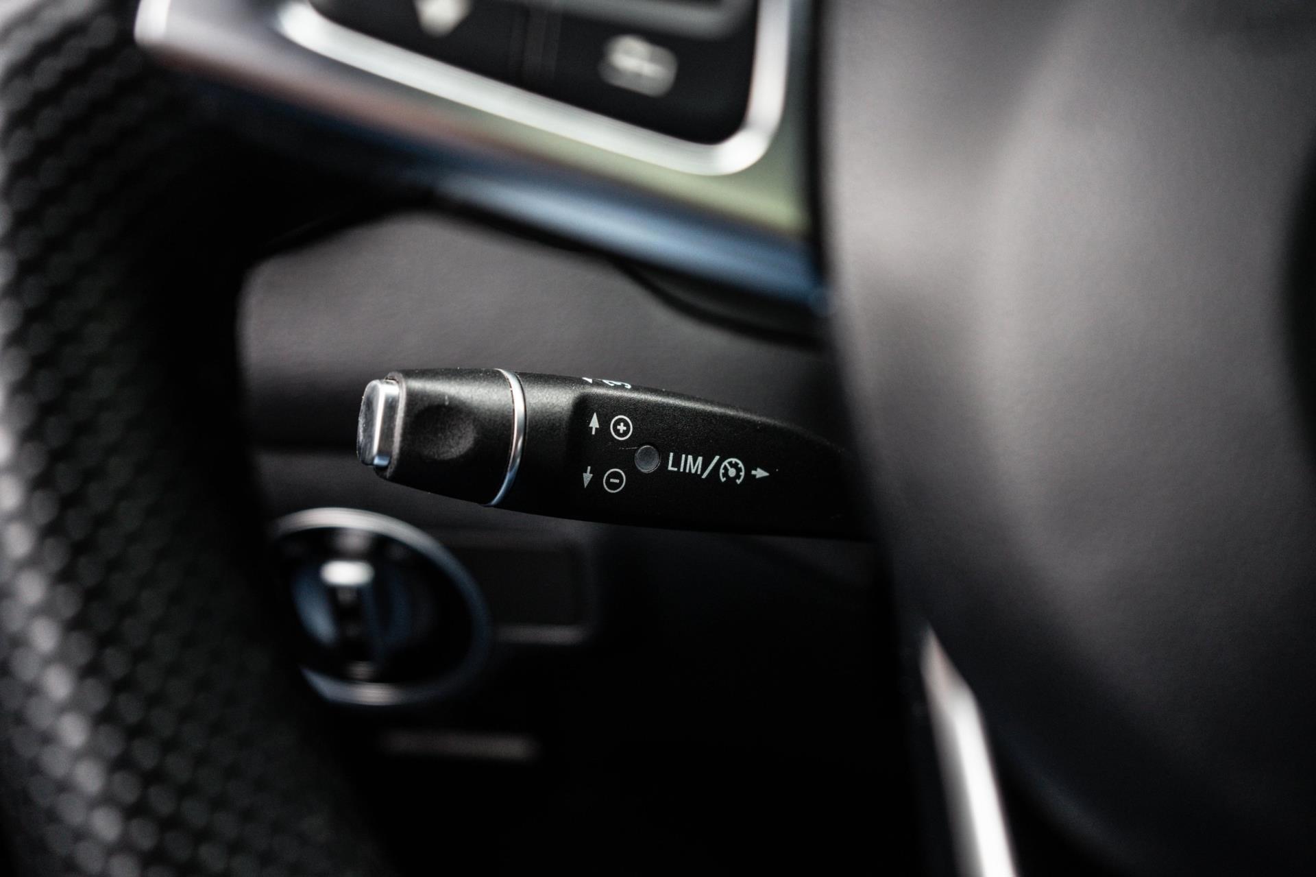 Mercedes-Benz GLA-klasse 220 4Matic AMG Line (2017), foto 23
