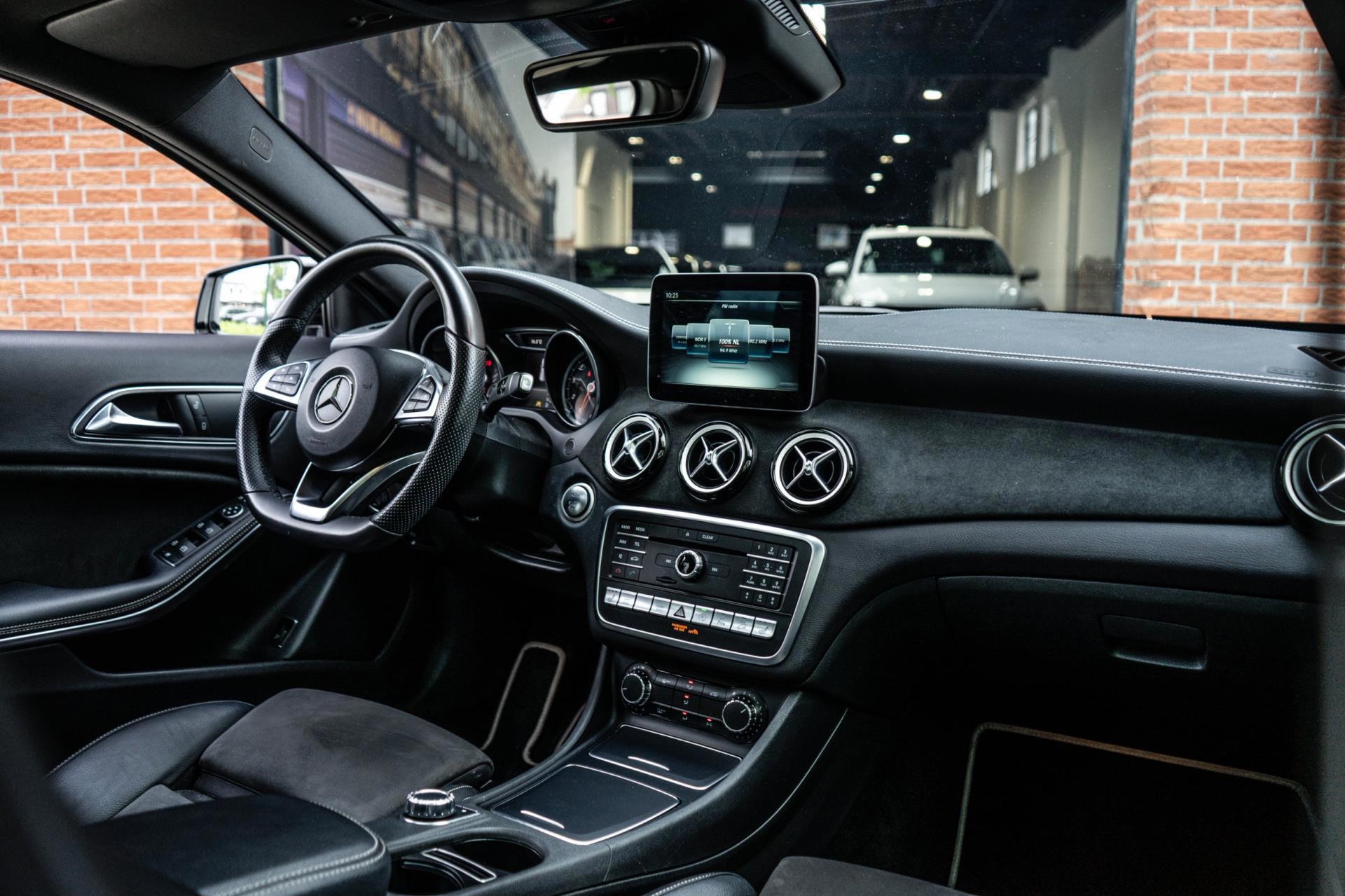 Mercedes-Benz GLA-klasse 220 4Matic AMG Line (2017), foto 5
