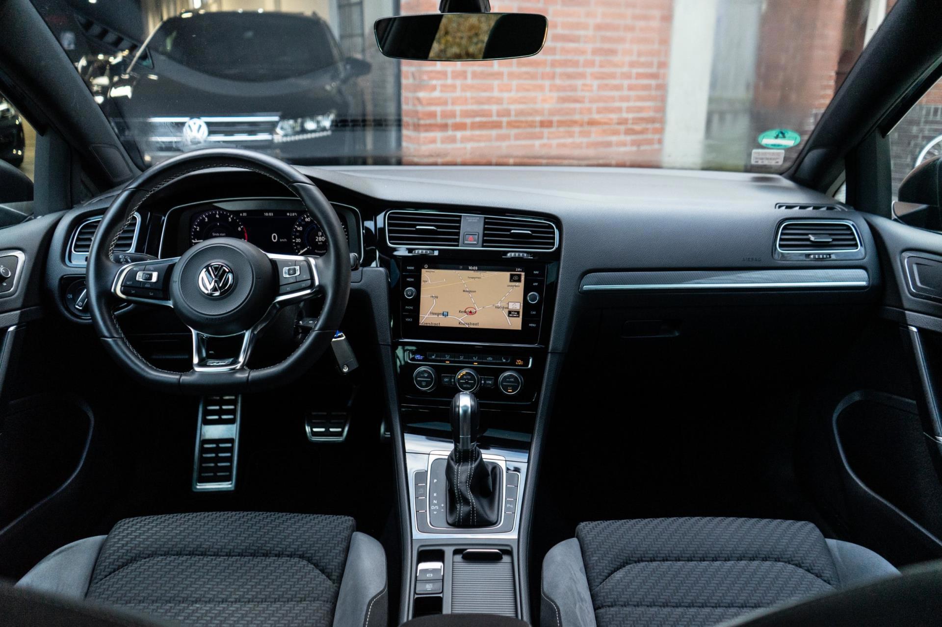 Volkswagen Golf 1.5 TSI Highline R-Line (2017), foto 2