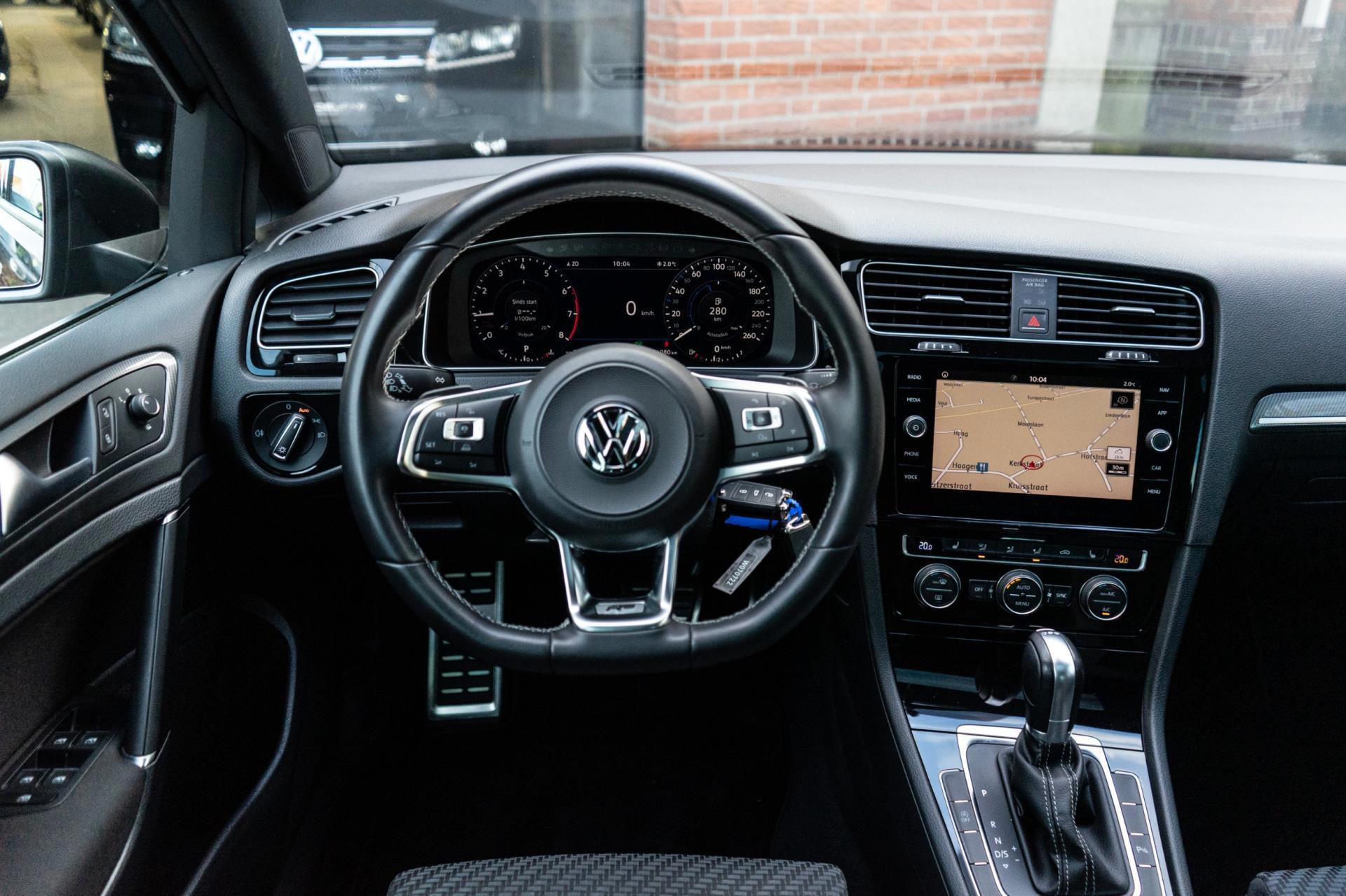 Volkswagen Golf 1.5 TSI Highline R-Line (2017), foto 15