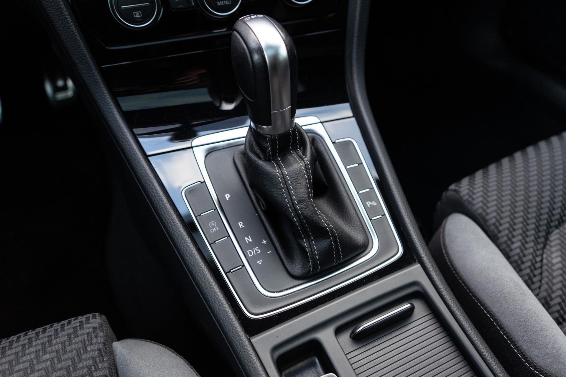 Volkswagen Golf 1.5 TSI Highline R-Line (2017), foto 18