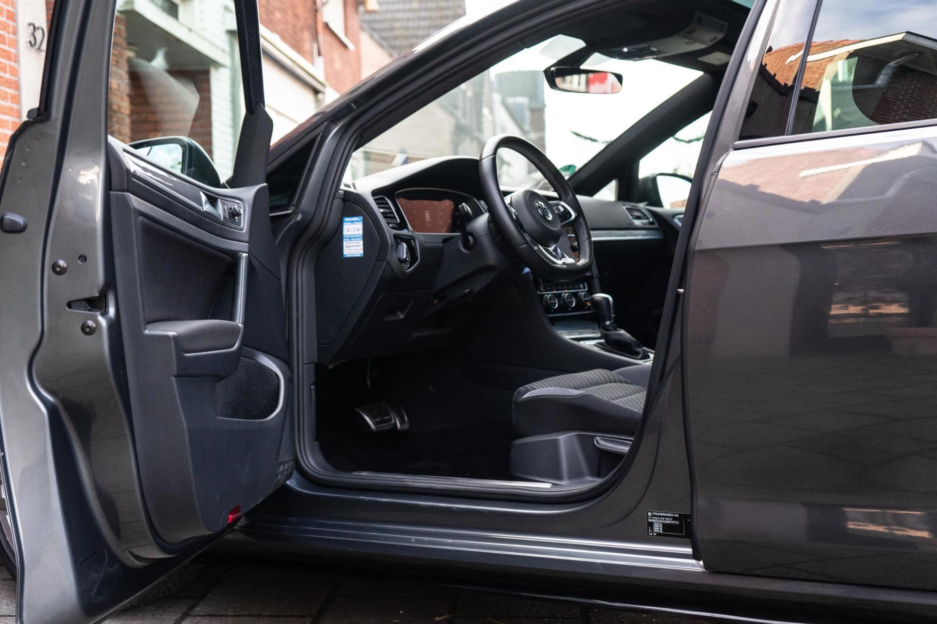 Volkswagen Golf 1.5 TSI Highline R-Line (2017), foto 21