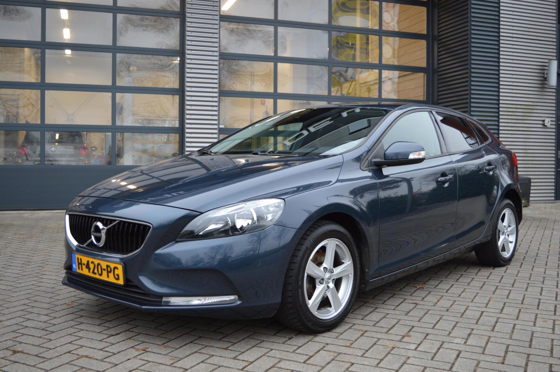 Volvo V40 2.0 D2 Inscription (2016), foto 2