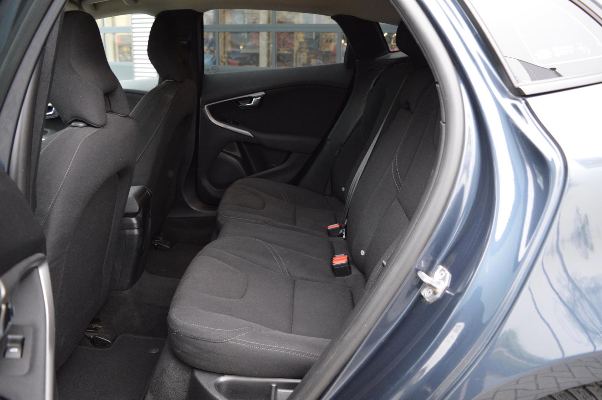 Volvo V40 2.0 D2 Inscription (2016), foto 12