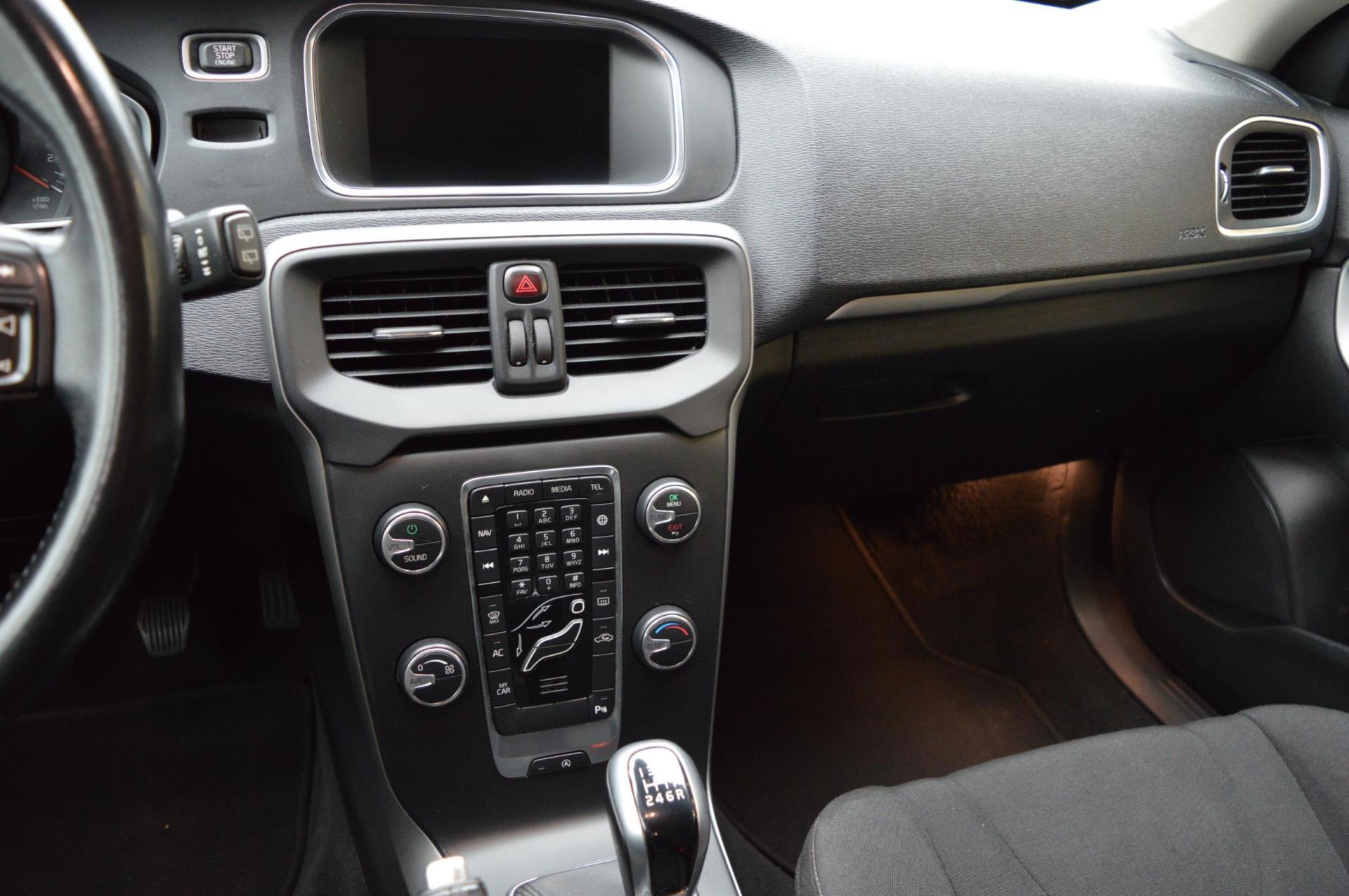 Volvo V40 2.0 D2 Inscription (2016), foto 14