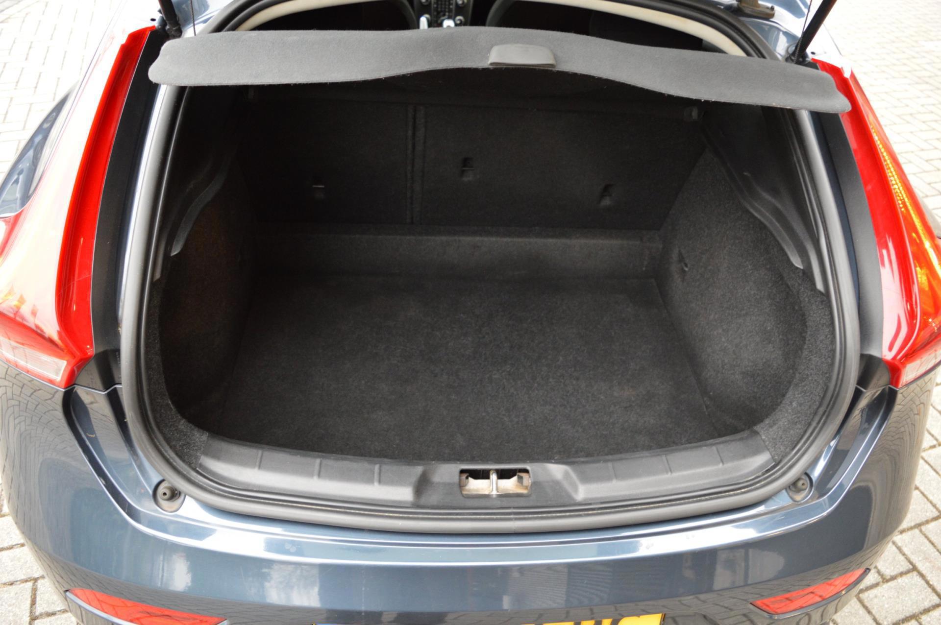 Volvo V40 2.0 D2 Inscription (2016), foto 15