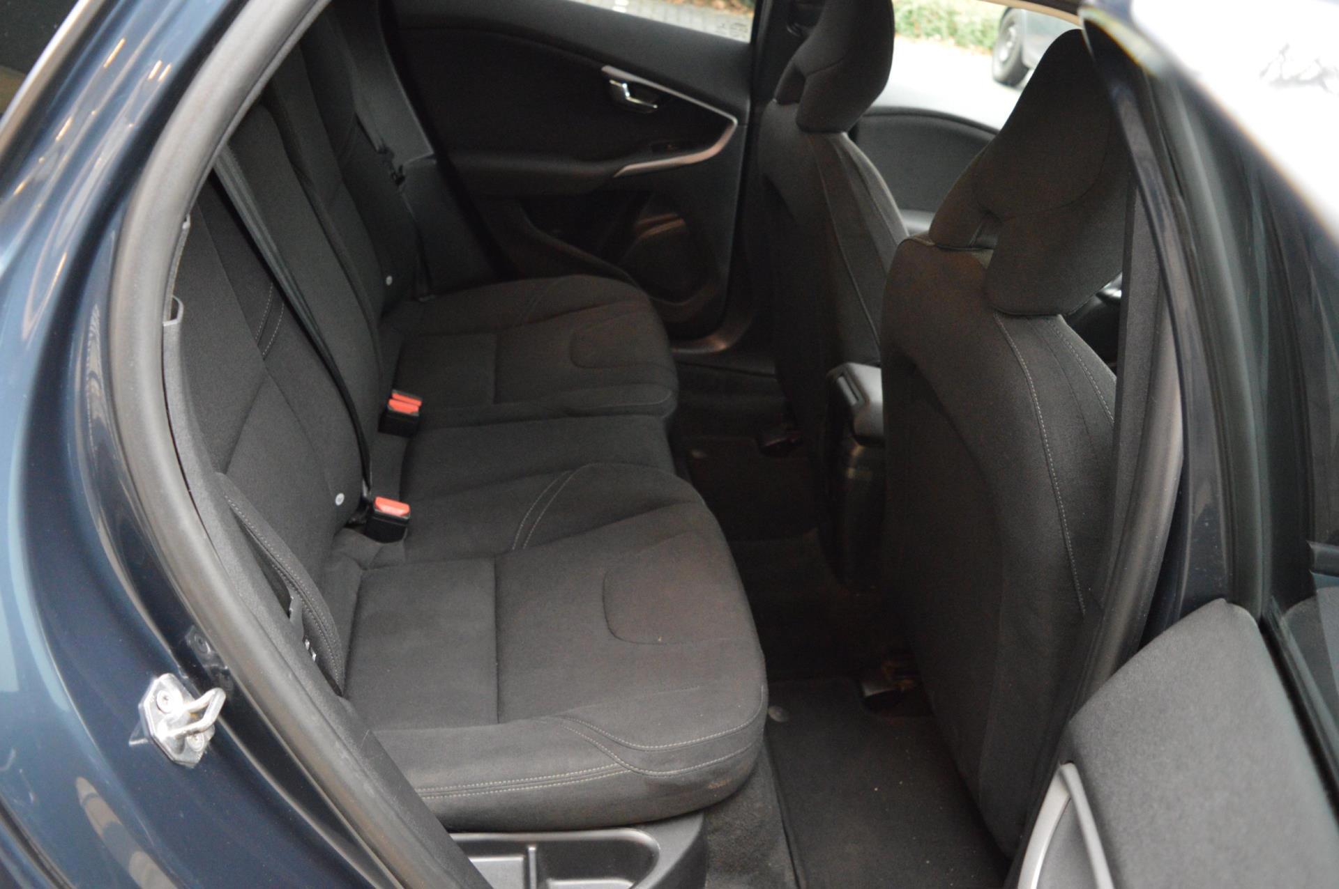 Volvo V40 2.0 D2 Inscription (2016), foto 17