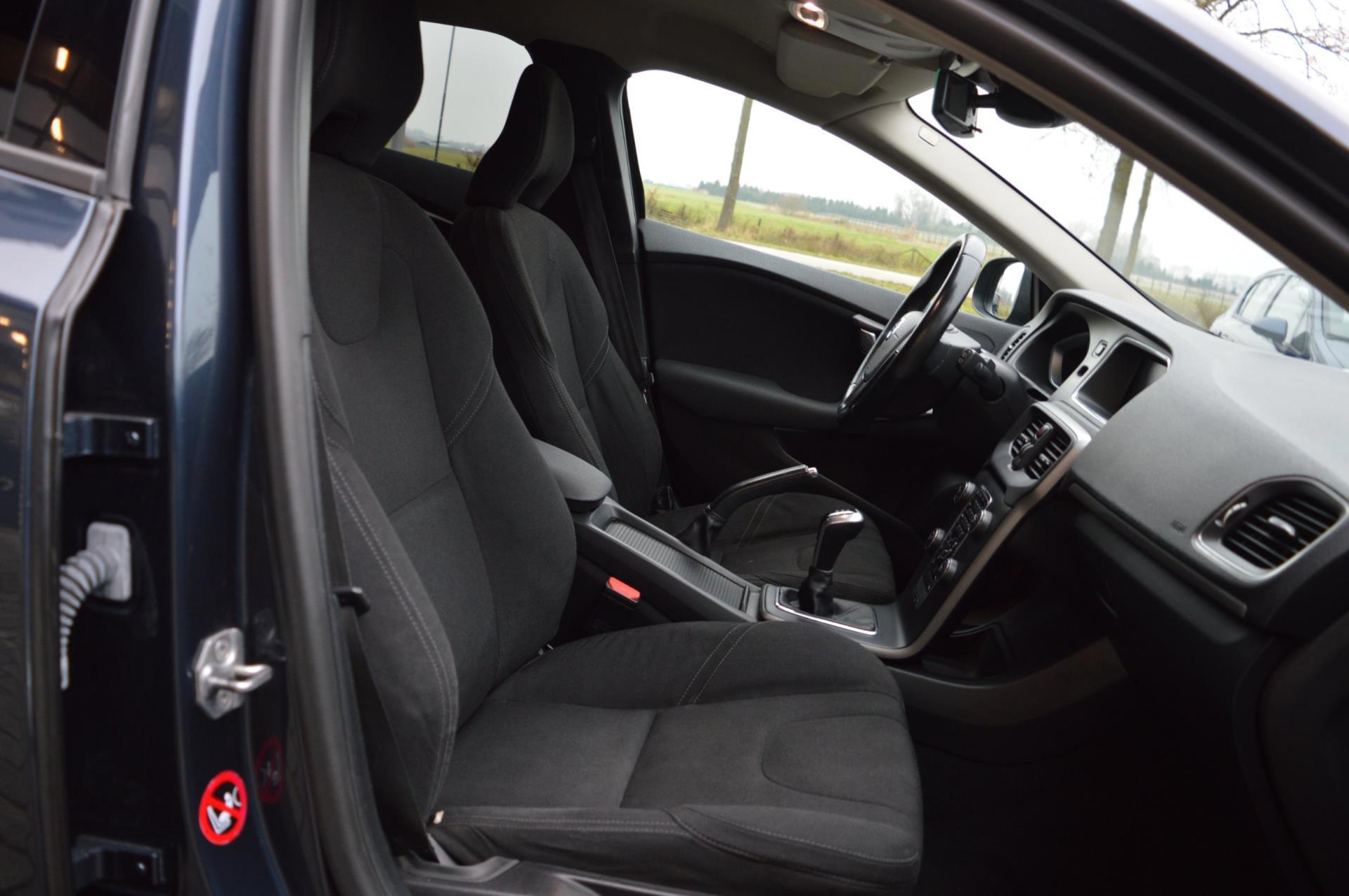 Volvo V40 2.0 D2 Inscription (2016), foto 19