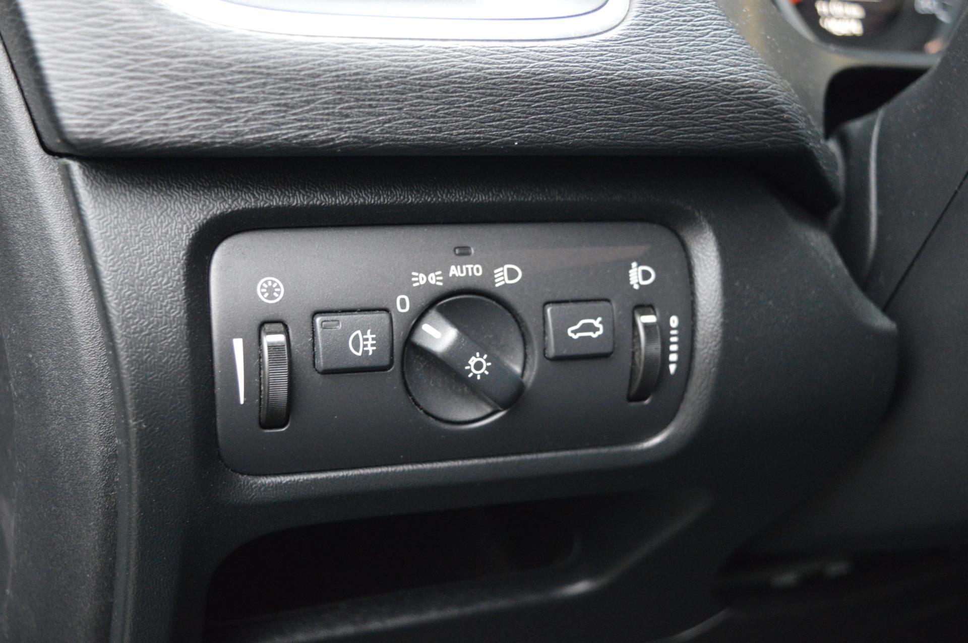 Volvo V40 2.0 D2 Inscription (2016), foto 20