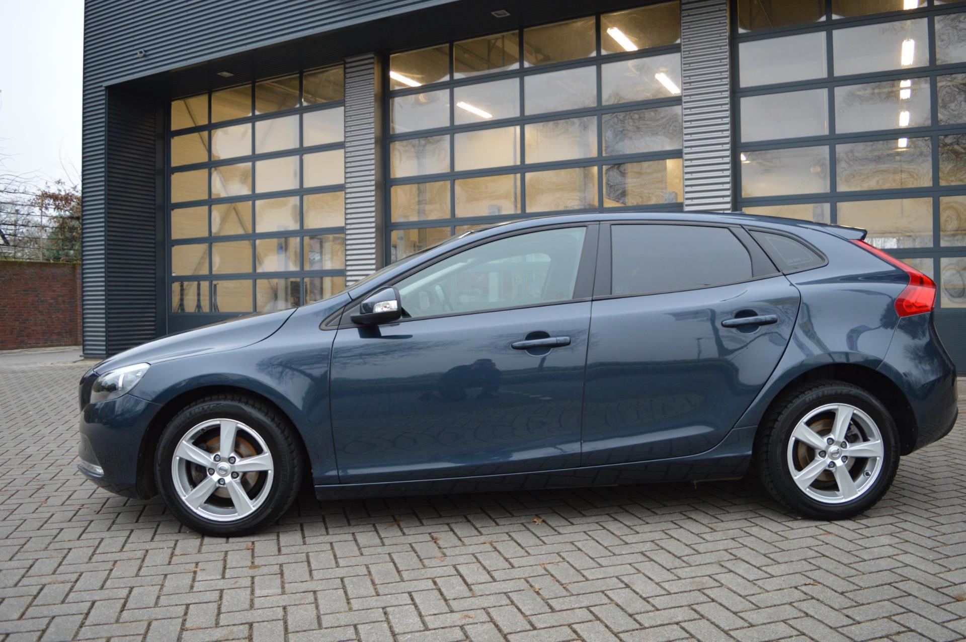 Volvo V40 2.0 D2 Inscription (2016), foto 3