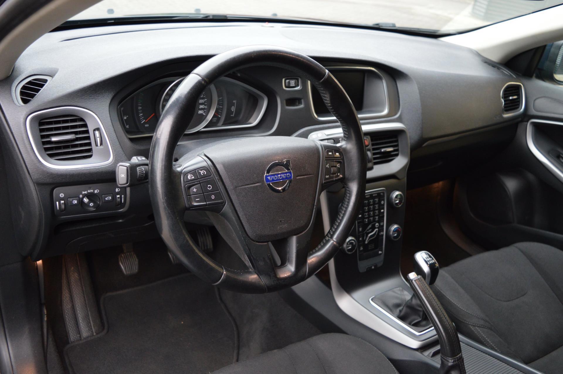 Volvo V40 2.0 D2 Inscription (2016), foto 10