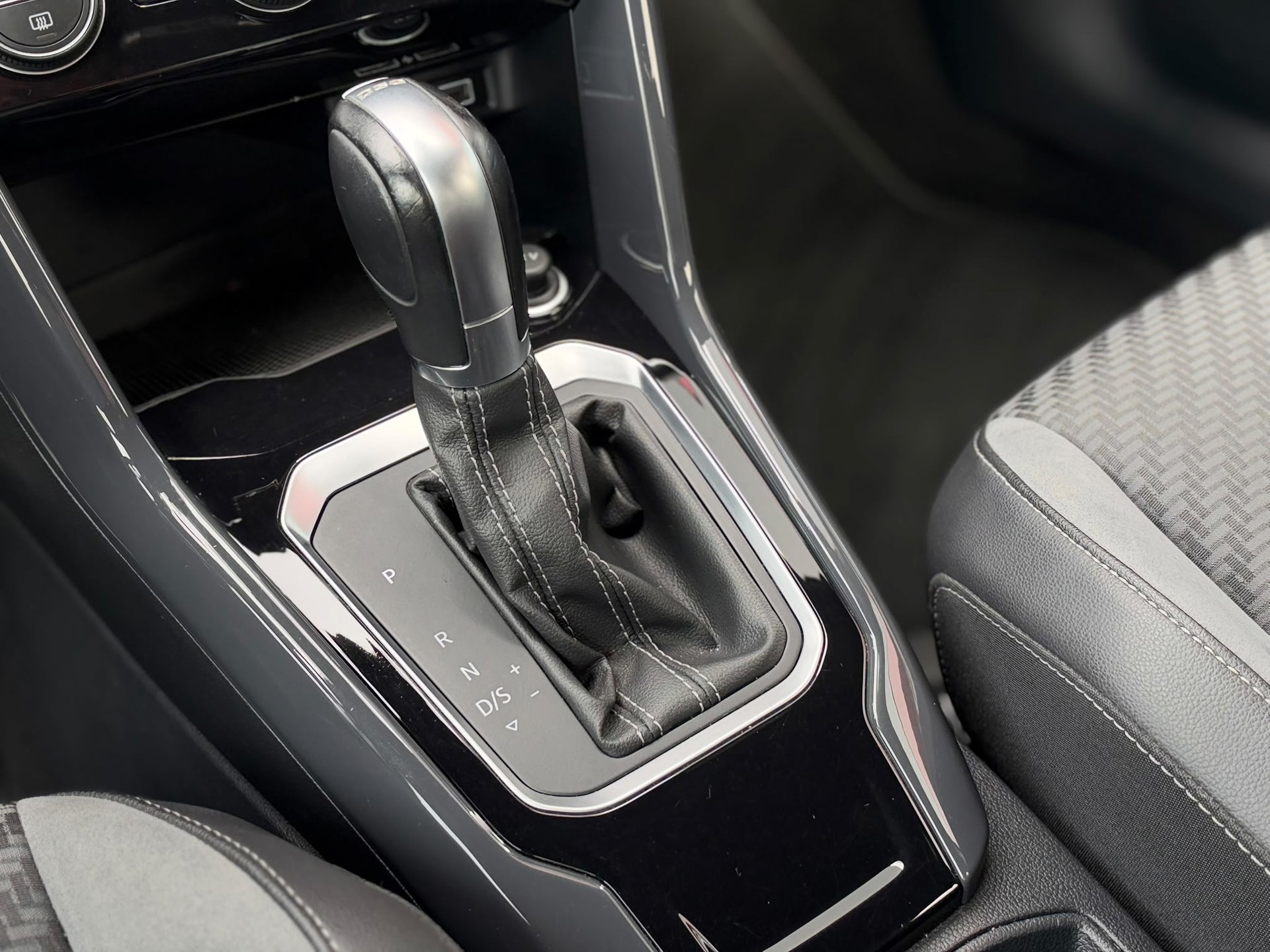 Volkswagen T-Roc 1.5 TSI 3x R-LINE DSG (2019), foto 13