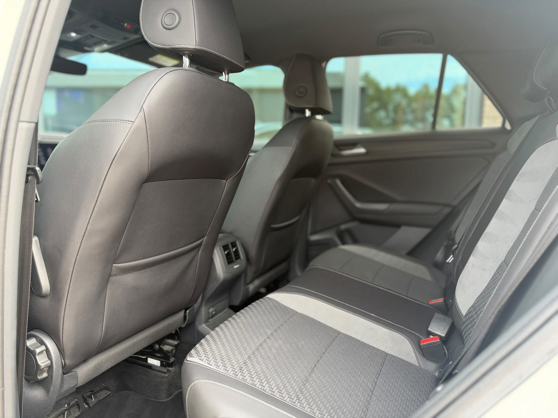 Volkswagen T-Roc 1.5 TSI 3x R-LINE DSG (2019), foto 17