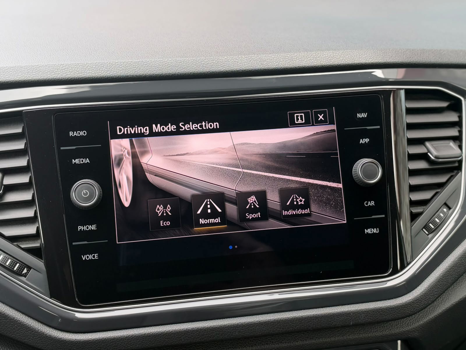 Volkswagen T-Roc 1.5 TSI 3x R-LINE DSG (2019), foto 29