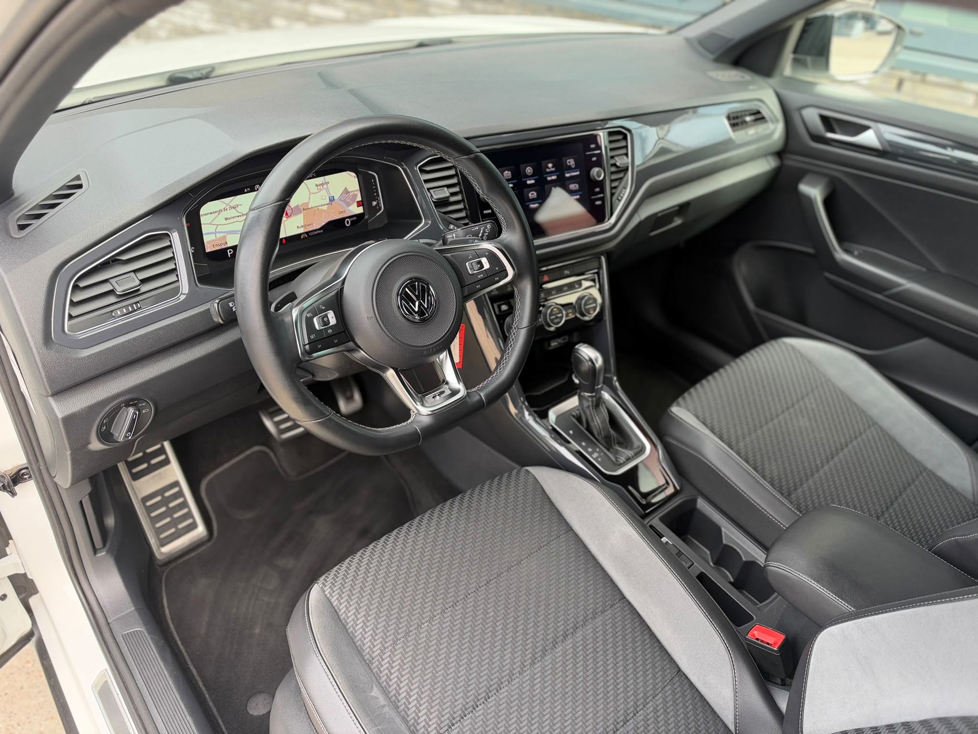Volkswagen T-Roc 1.5 TSI 3x R-LINE DSG (2019), foto 4