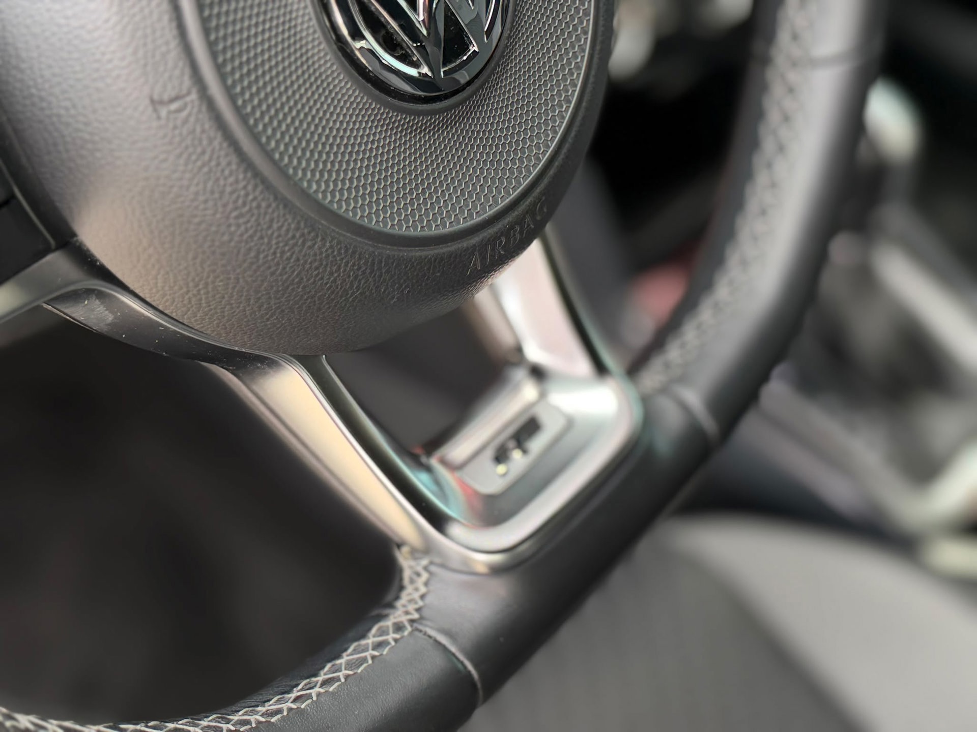 Volkswagen T-Roc 1.5 TSI 3x R-LINE DSG (2019), foto 31