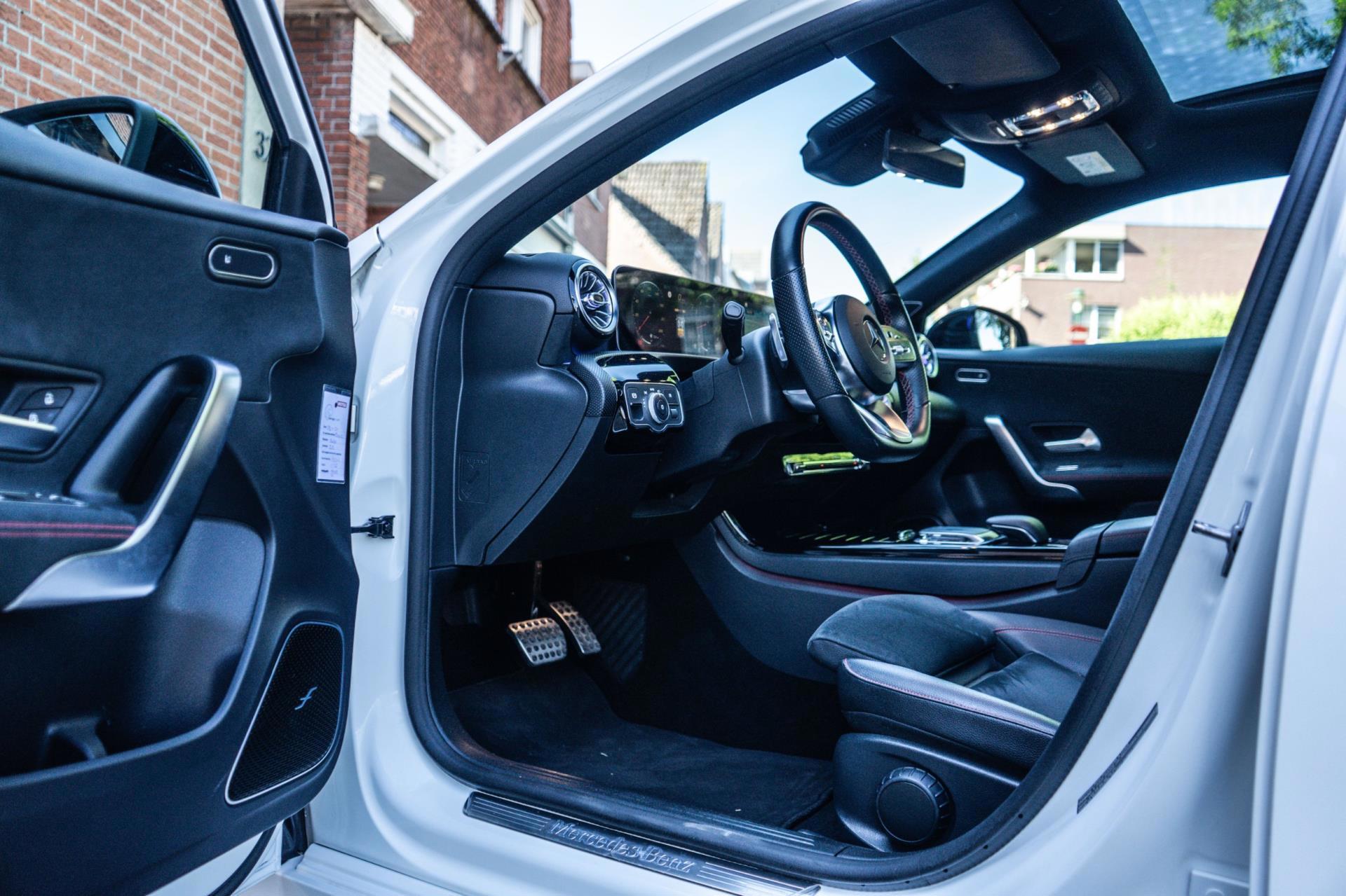Mercedes-Benz A-klasse 250 AMG Line (2018), foto 14