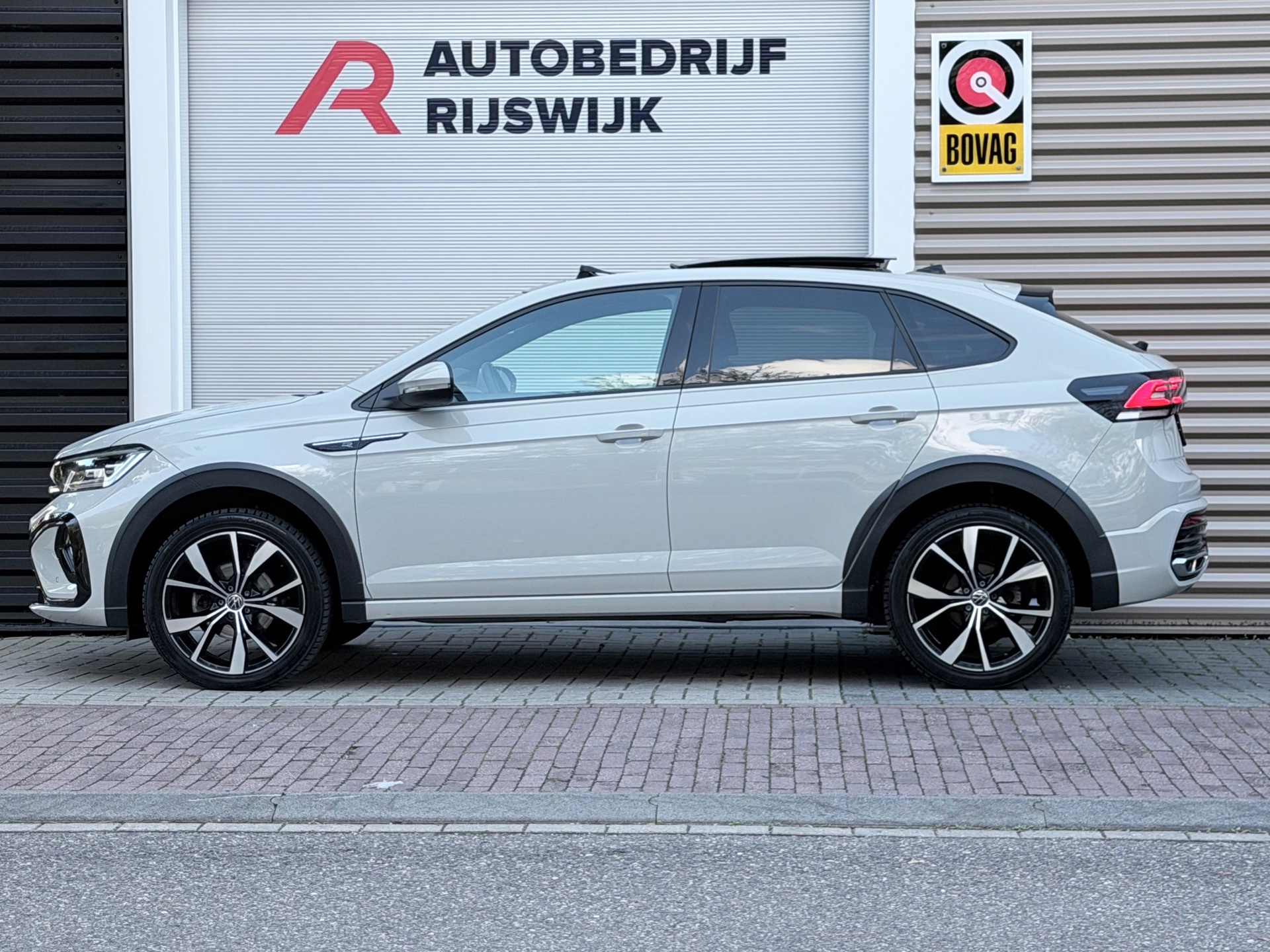 Volkswagen Taigo 1.5 TSI R-Line (2022), foto 2