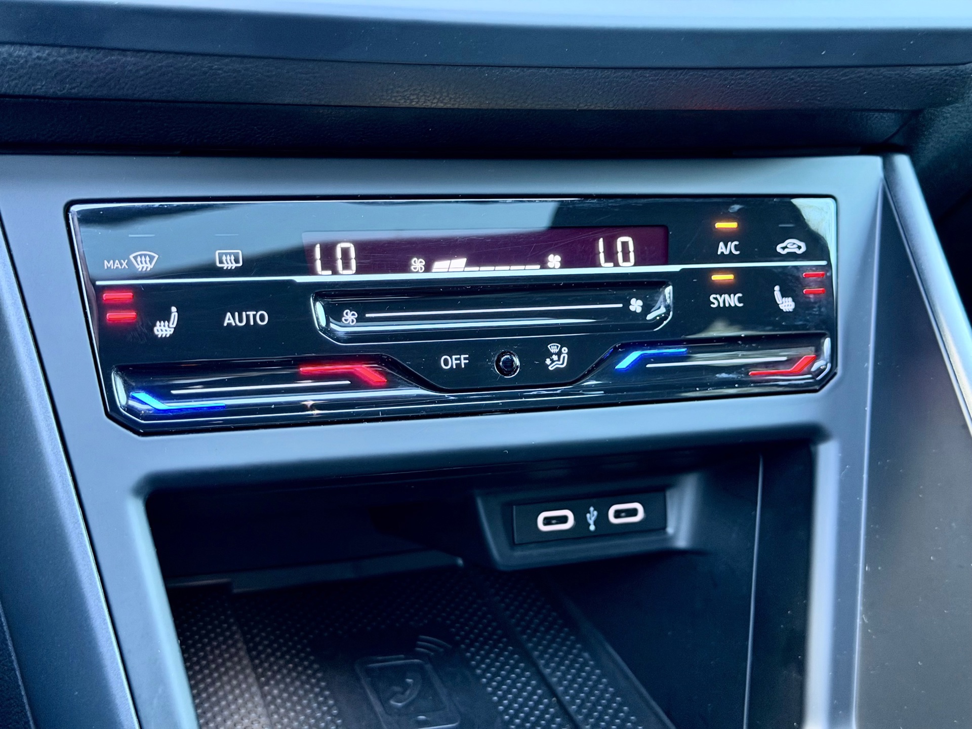 Volkswagen Taigo 1.5 TSI R-Line (2022), foto 17