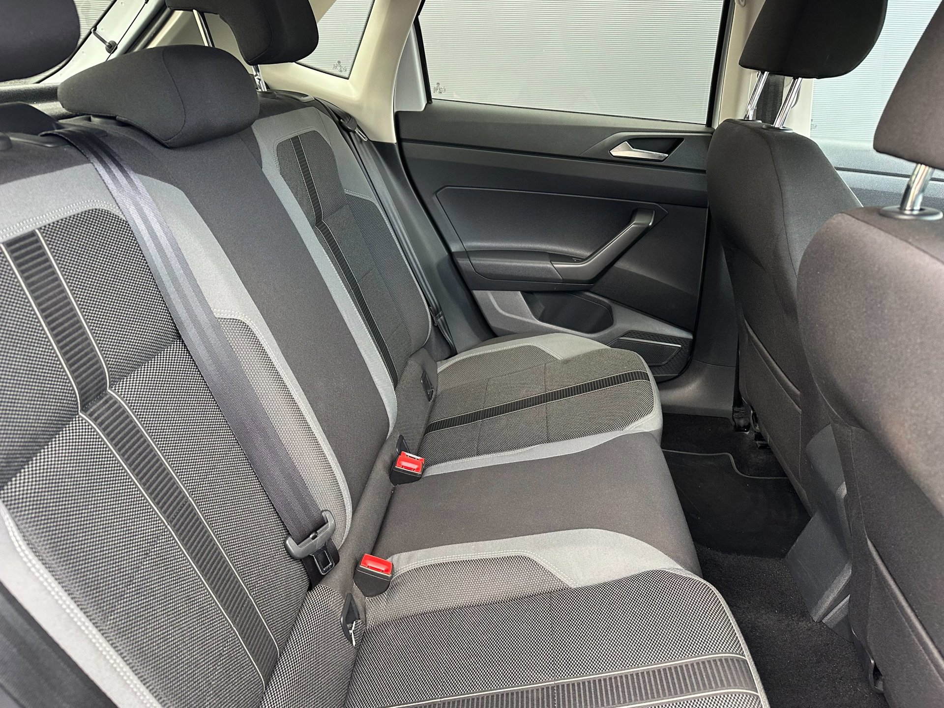 Volkswagen Polo 1.0 TSI R-Line (2018), foto 27
