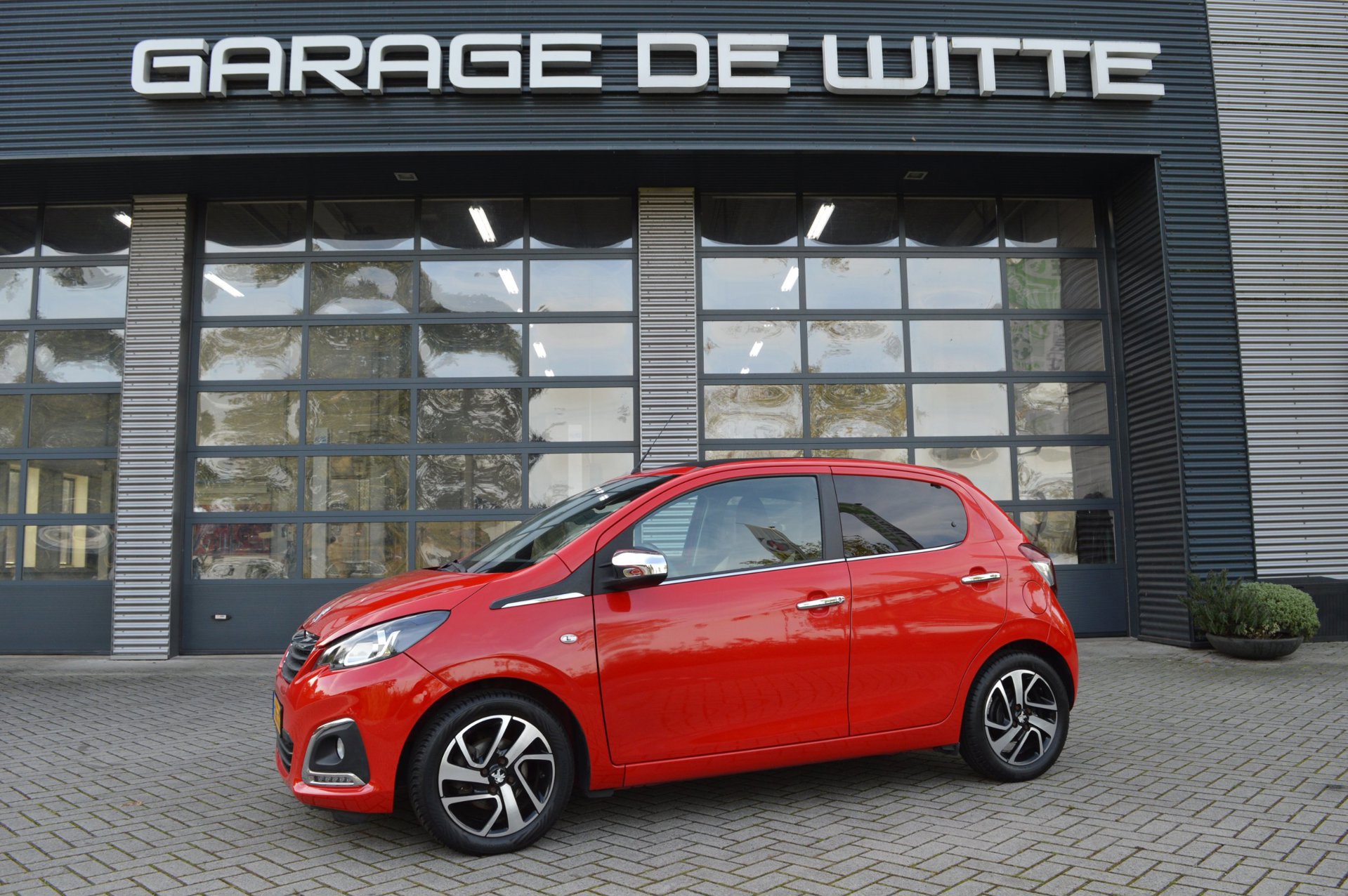 Peugeot 108 1.0 VTi Allure cabrio TOP (2017), foto 1