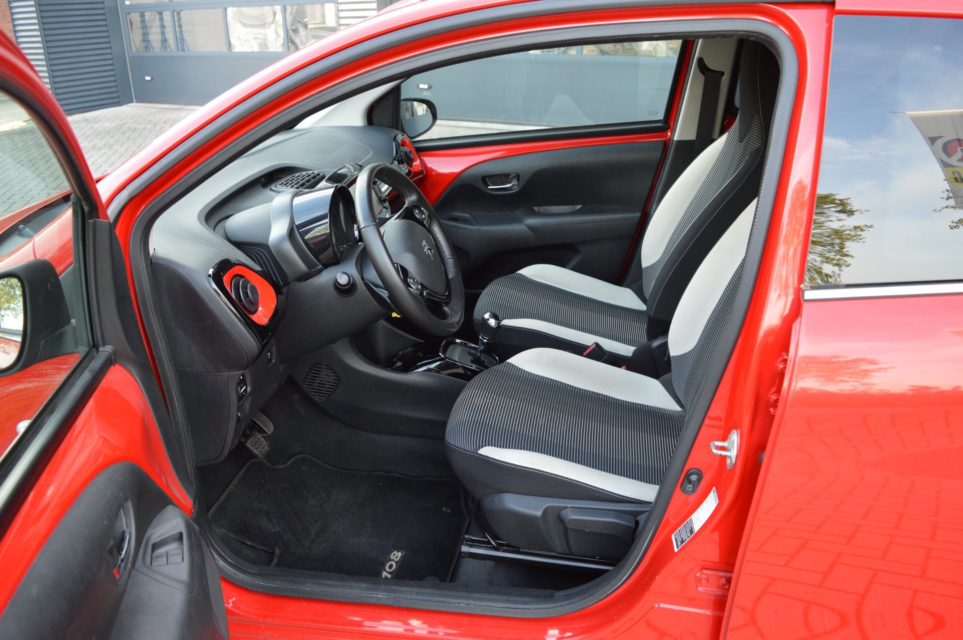 Peugeot 108 1.0 VTi Allure cabrio TOP (2017), foto 9