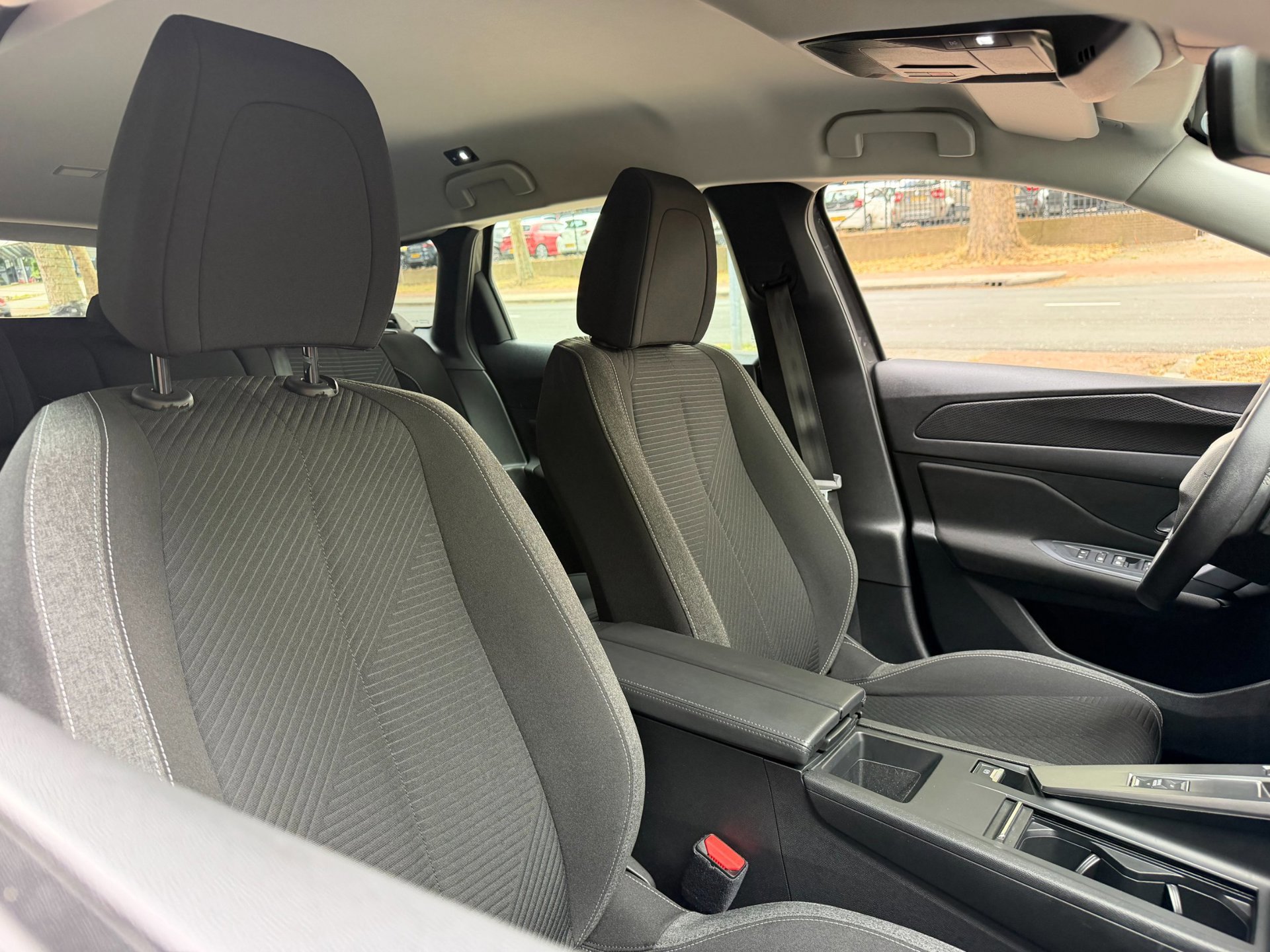 Peugeot 308 SW 1.2 PureTech Active Pack Business (2023), foto 25