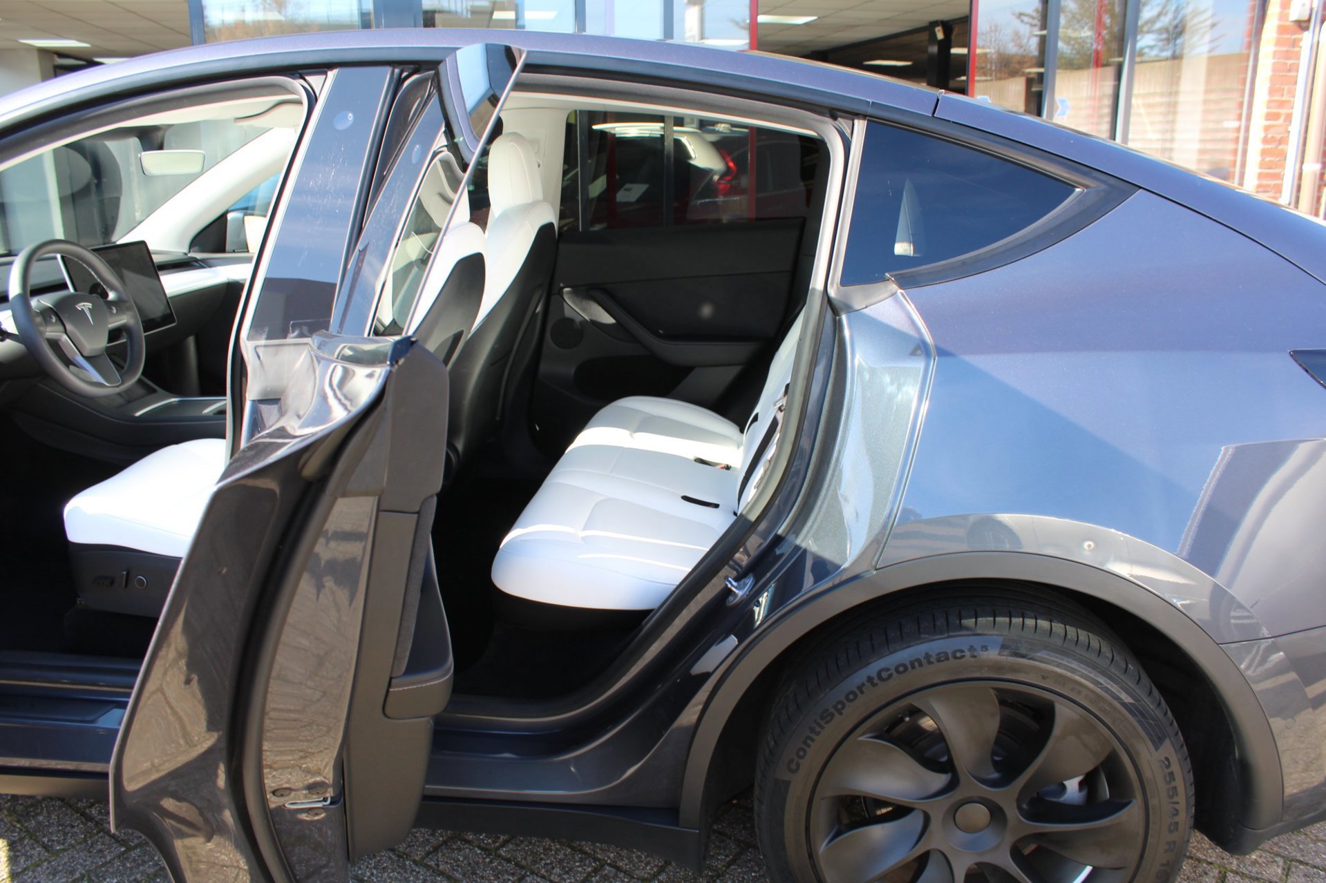 Tesla Model Y Long Range AWD 75 kWh (2021), foto 27