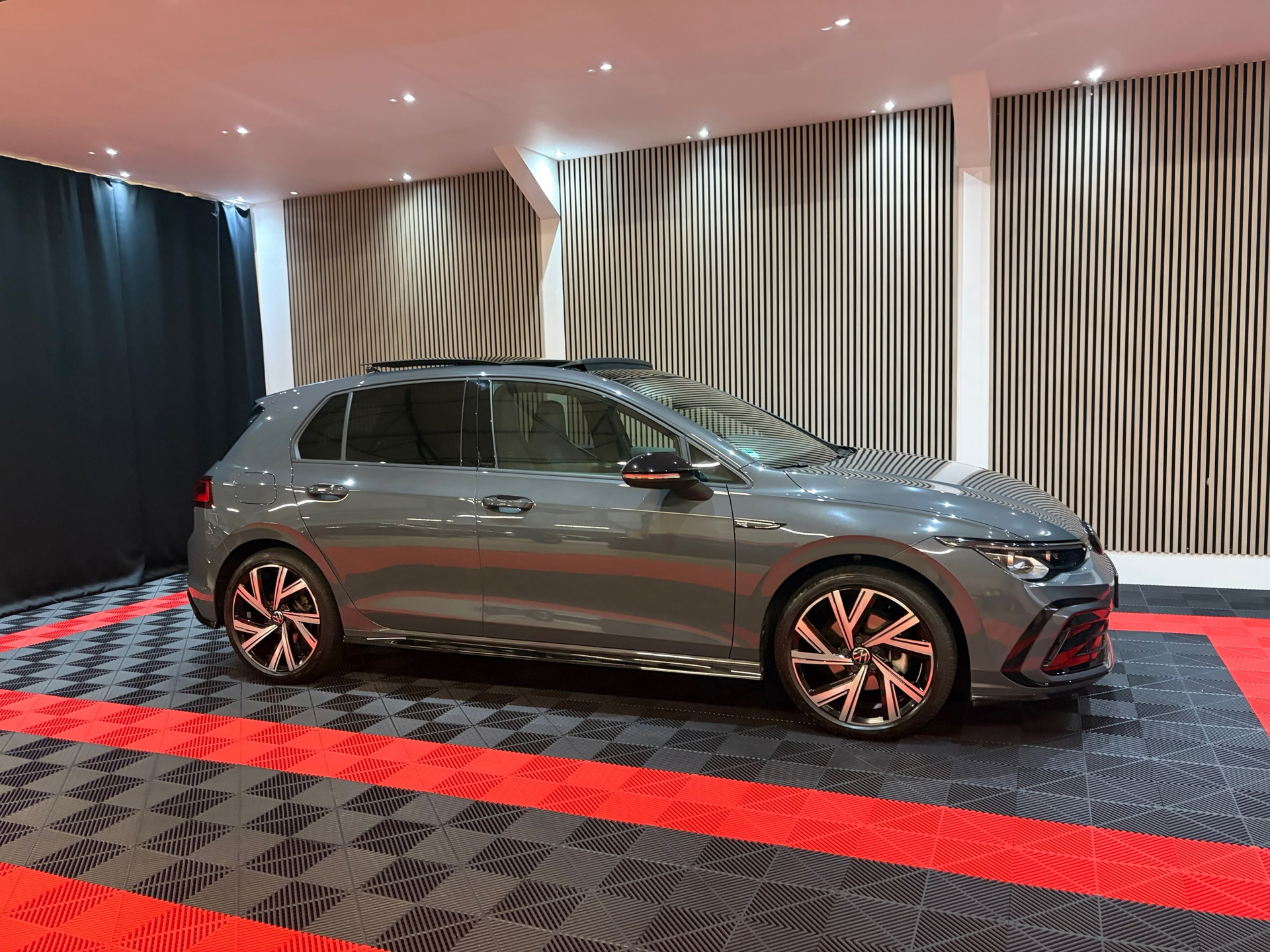 Volkswagen Golf 1.5 eTSI R-Line Business (2023), foto 2