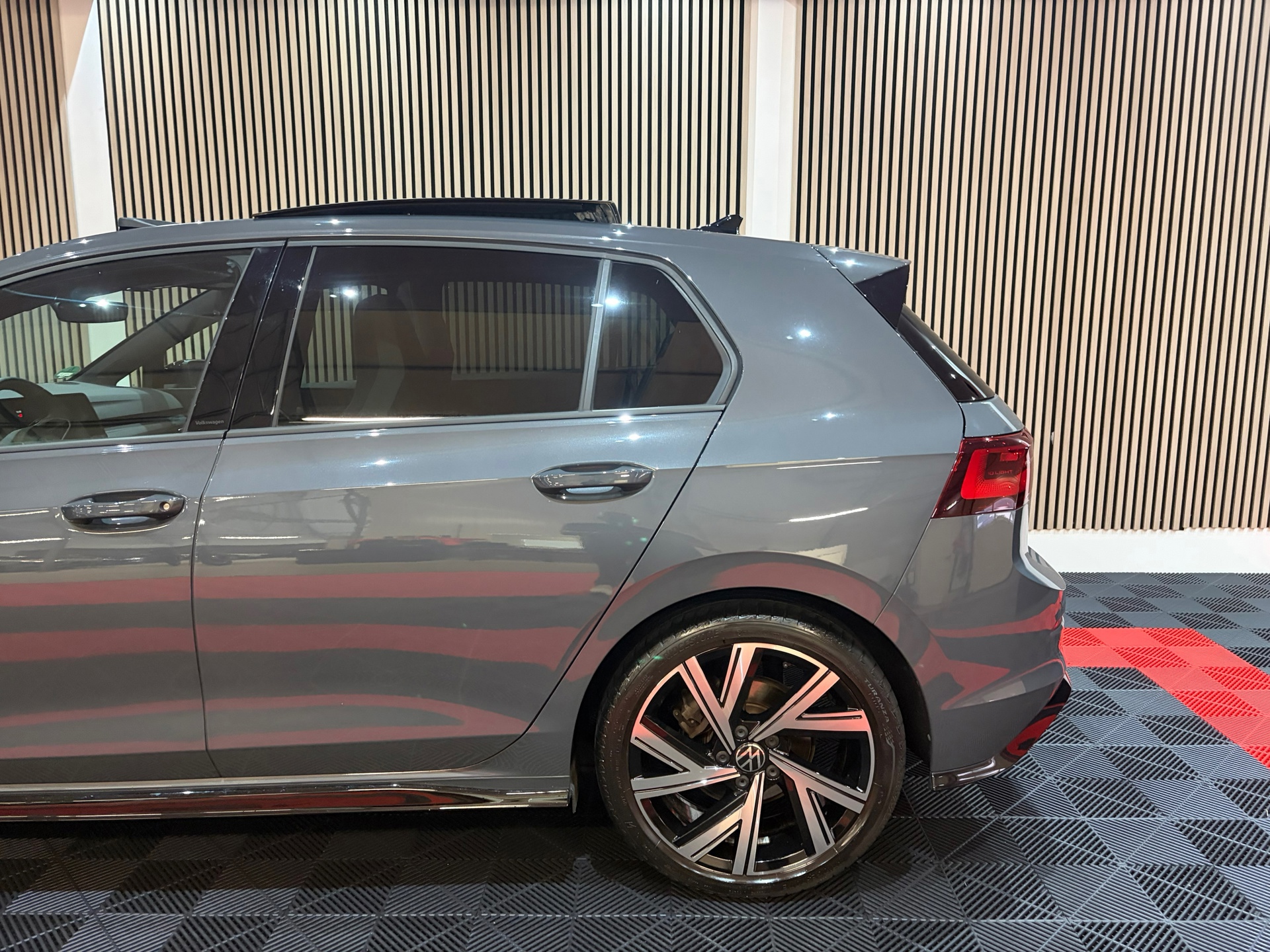 Volkswagen Golf 1.5 eTSI R-Line Business (2023), foto 15