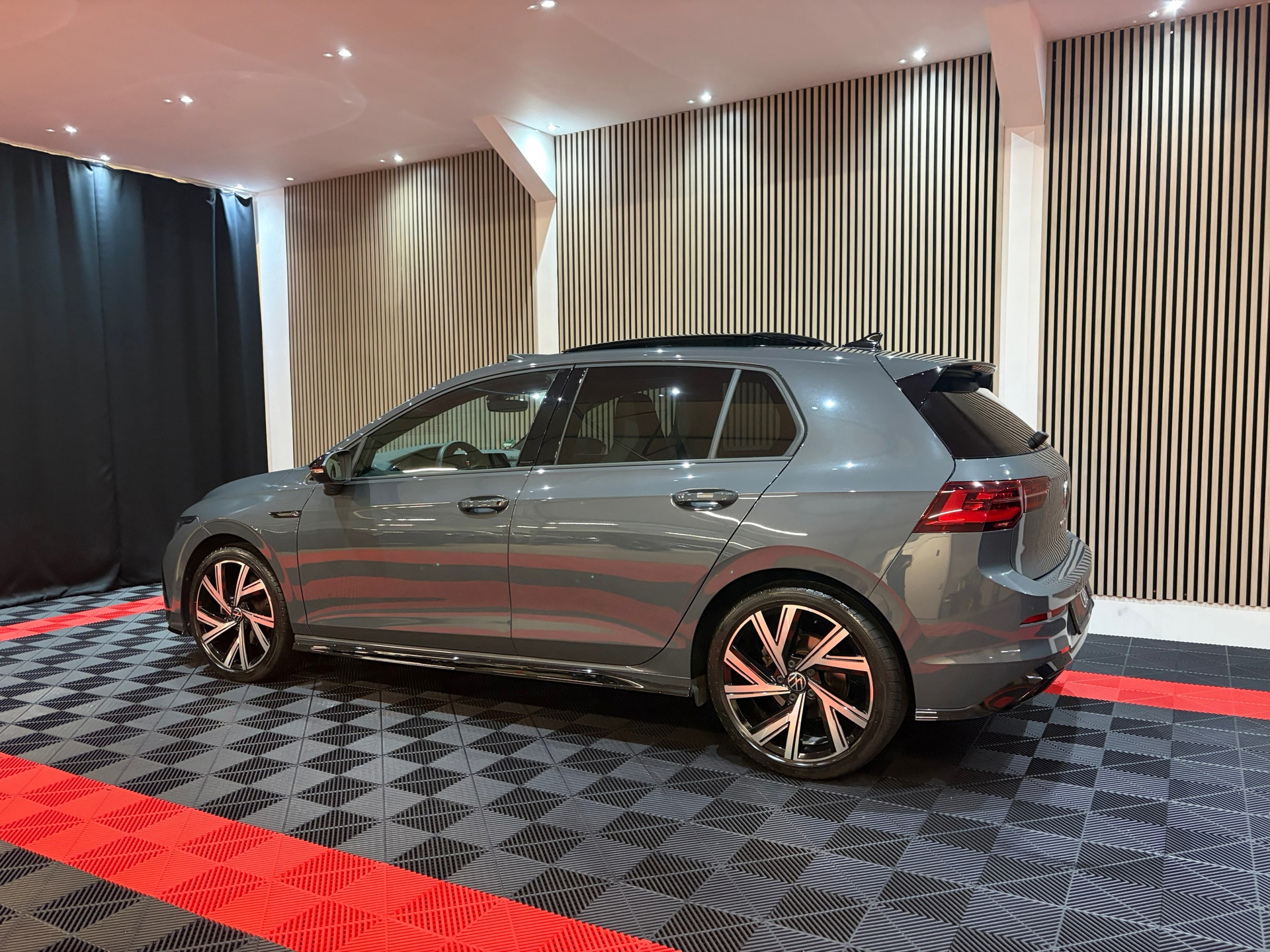 Volkswagen Golf 1.5 eTSI R-Line Business (2023), foto 18