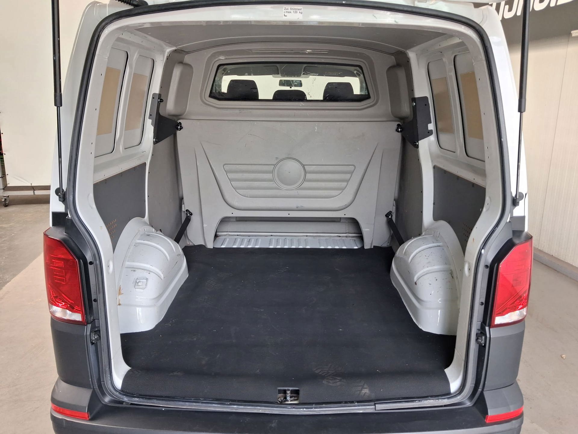 Volkswagen Transporter 2.0 TDI L1H1 26 DC (2020), foto 12
