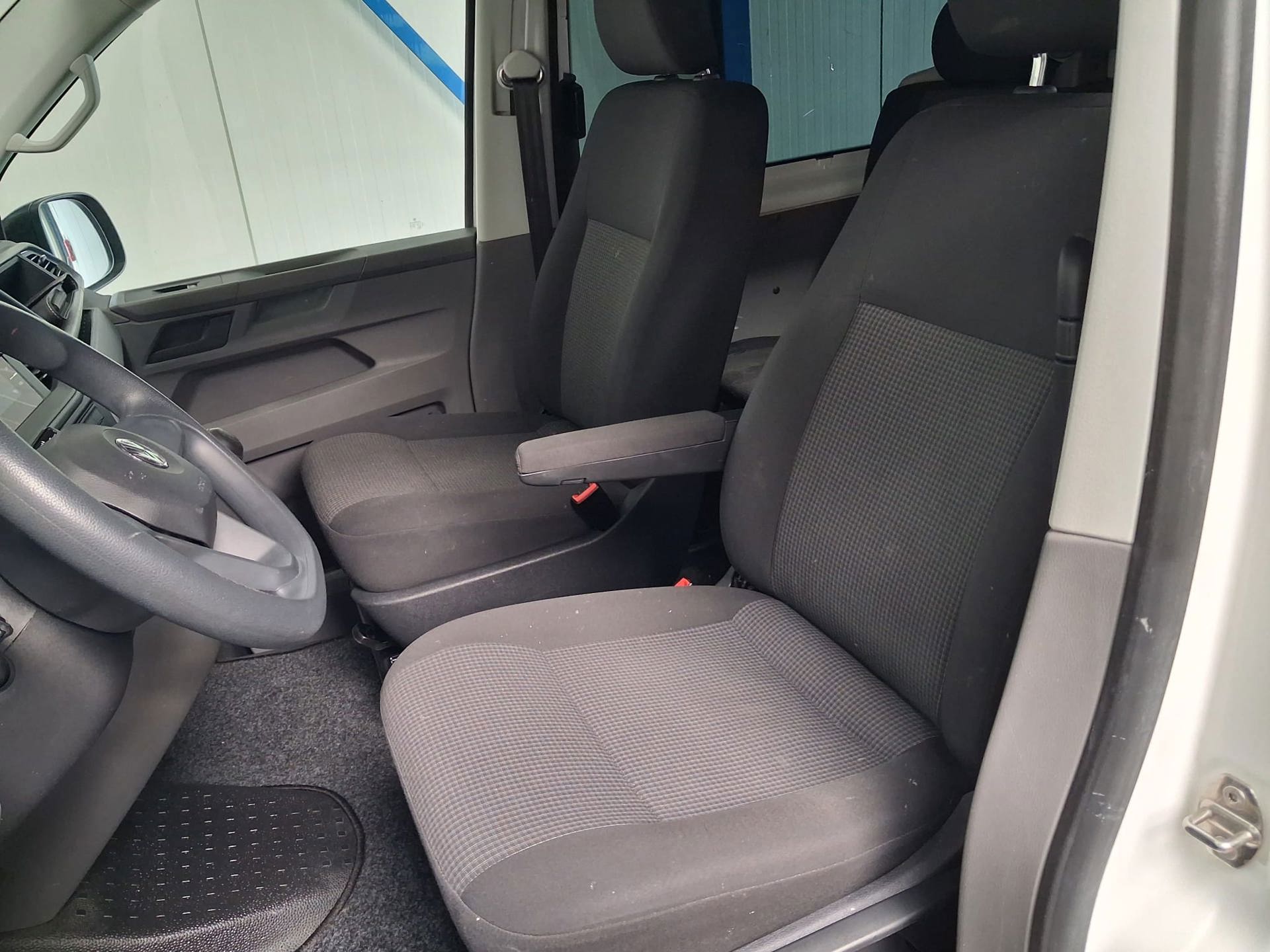 Volkswagen Transporter 2.0 TDI L1H1 26 DC (2020), foto 16