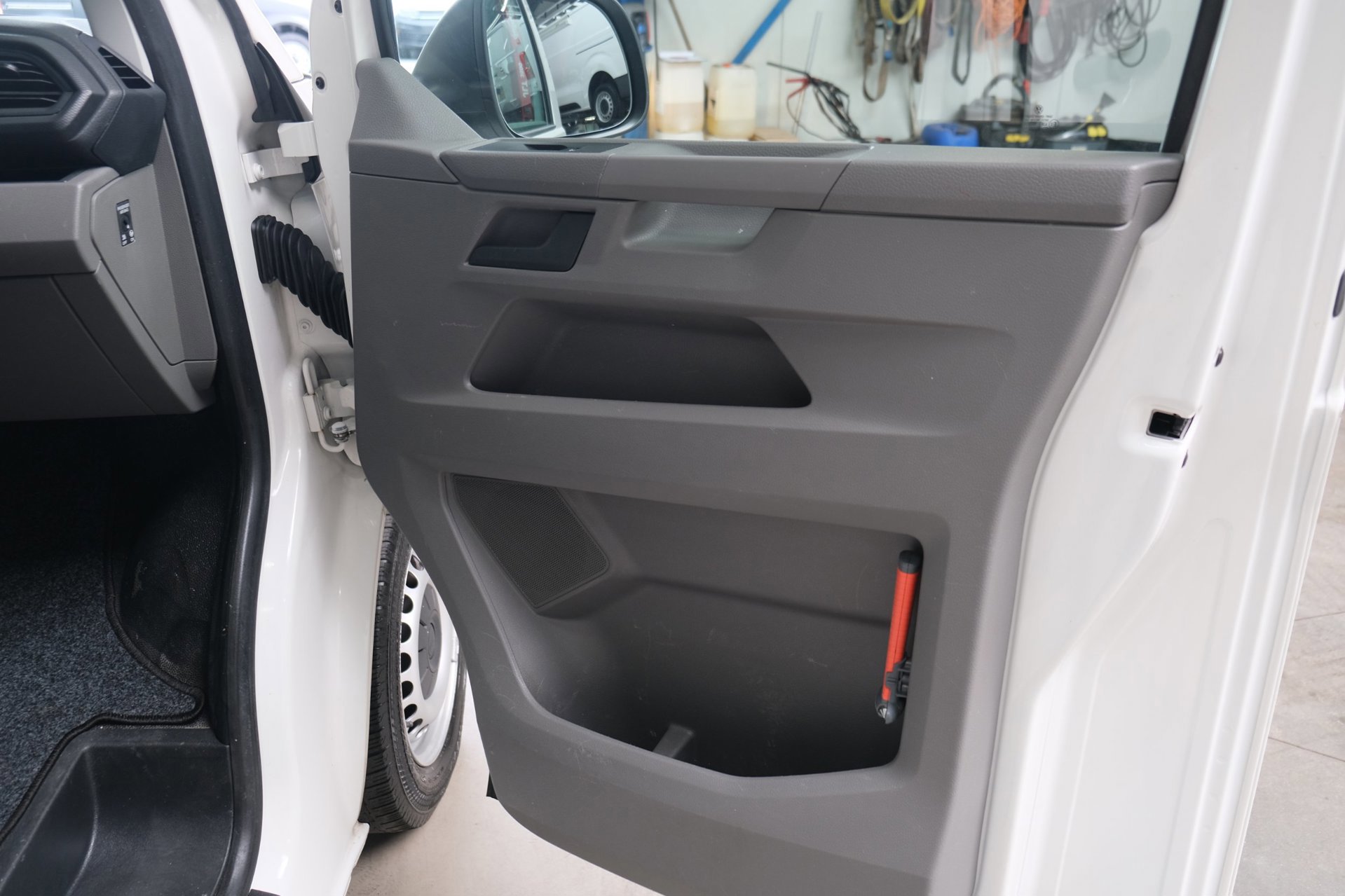 Volkswagen Transporter 2.0 TDI L1H1 26 DC (2020), foto 5