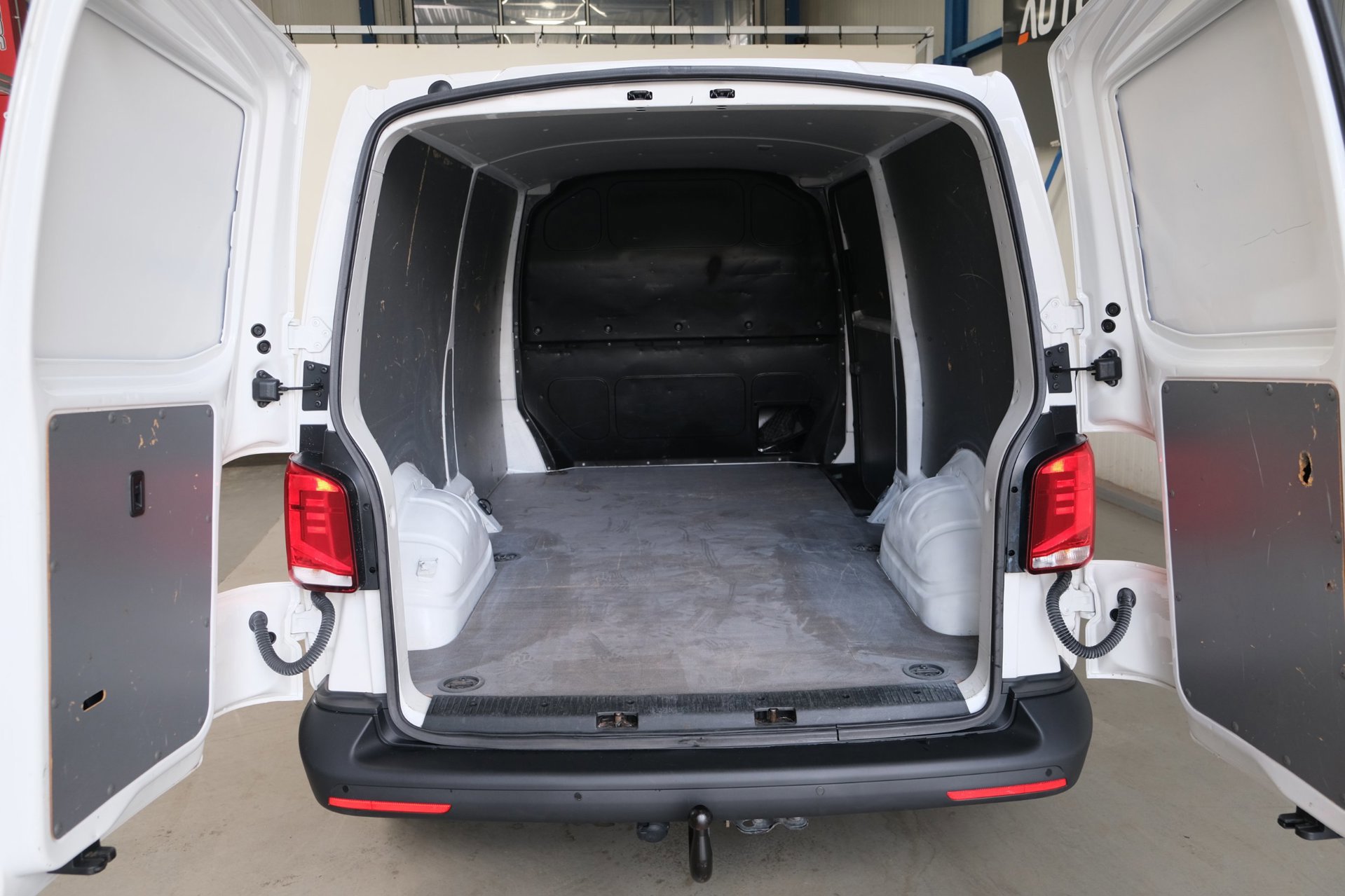 Volkswagen Transporter 2.0 TDI L2H1 30 3p (2021), foto 11