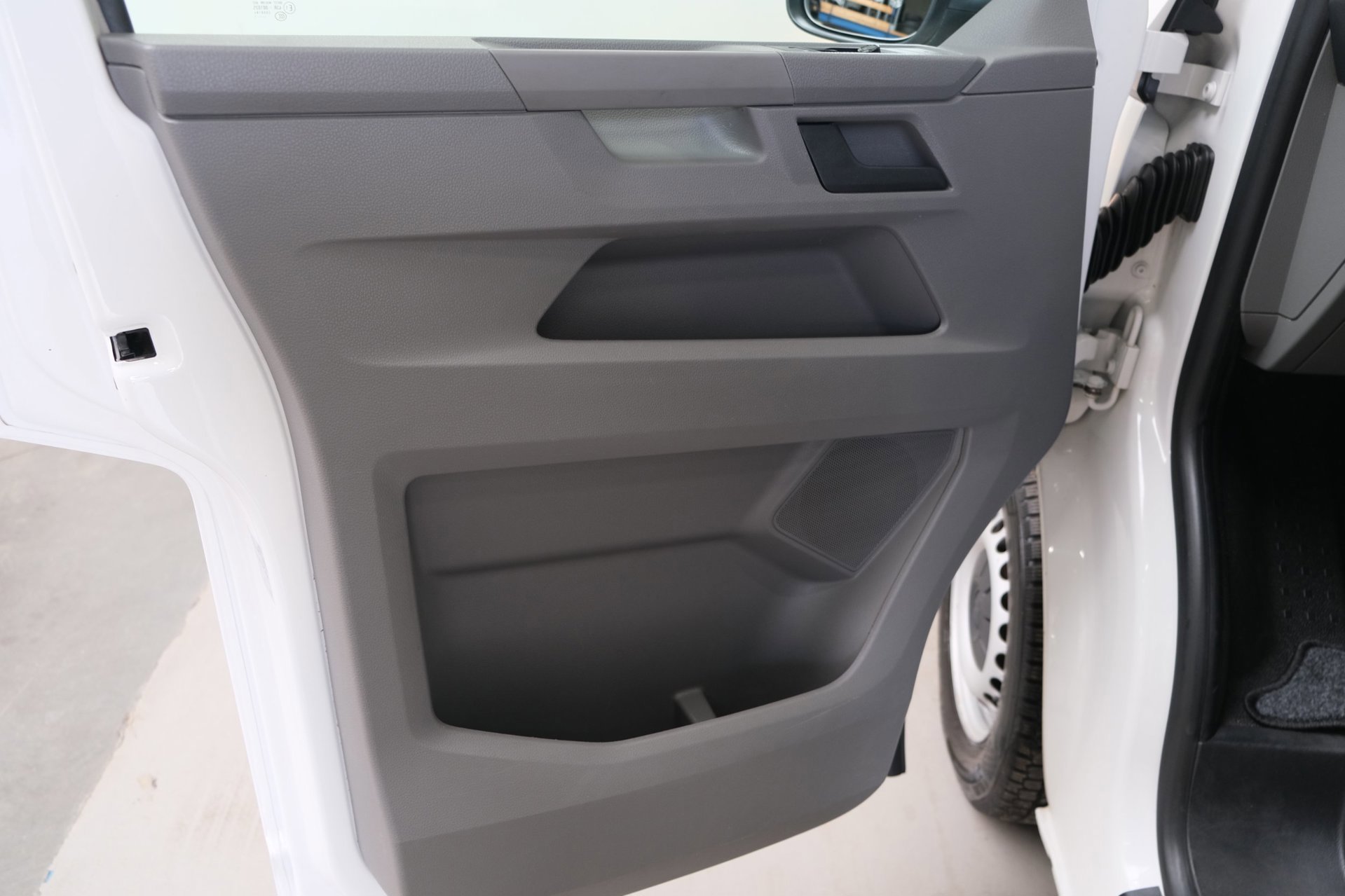 Volkswagen Transporter 2.0 TDI L2H1 30 3p (2021), foto 13