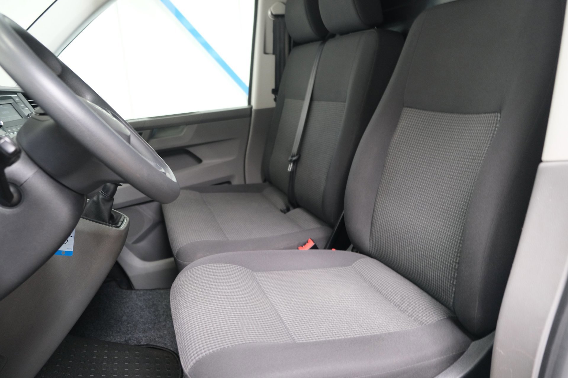 Volkswagen Transporter 2.0 TDI L2H1 30 3p (2021), foto 15