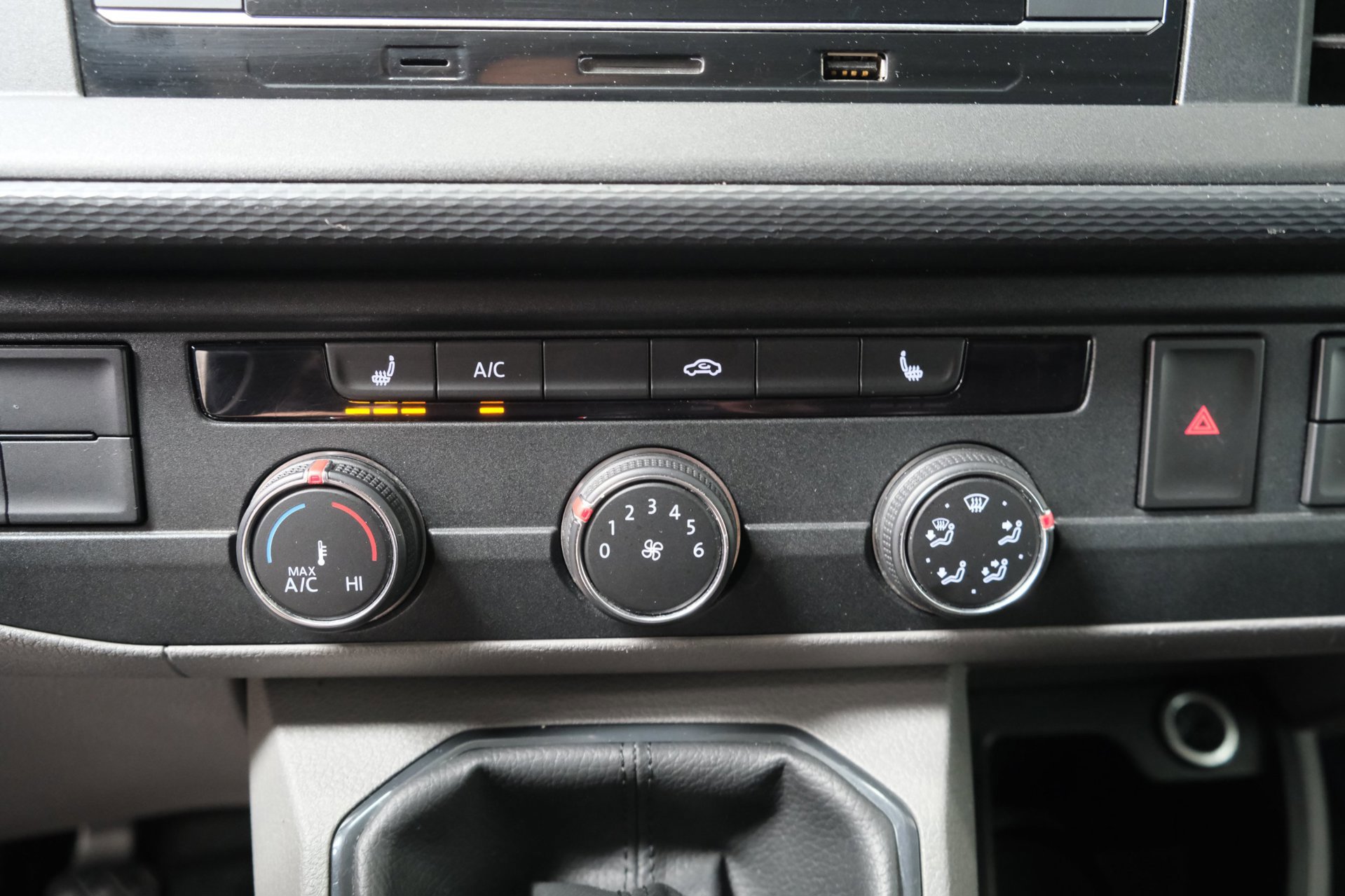 Volkswagen Transporter 2.0 TDI L2H1 30 3p (2021), foto 20