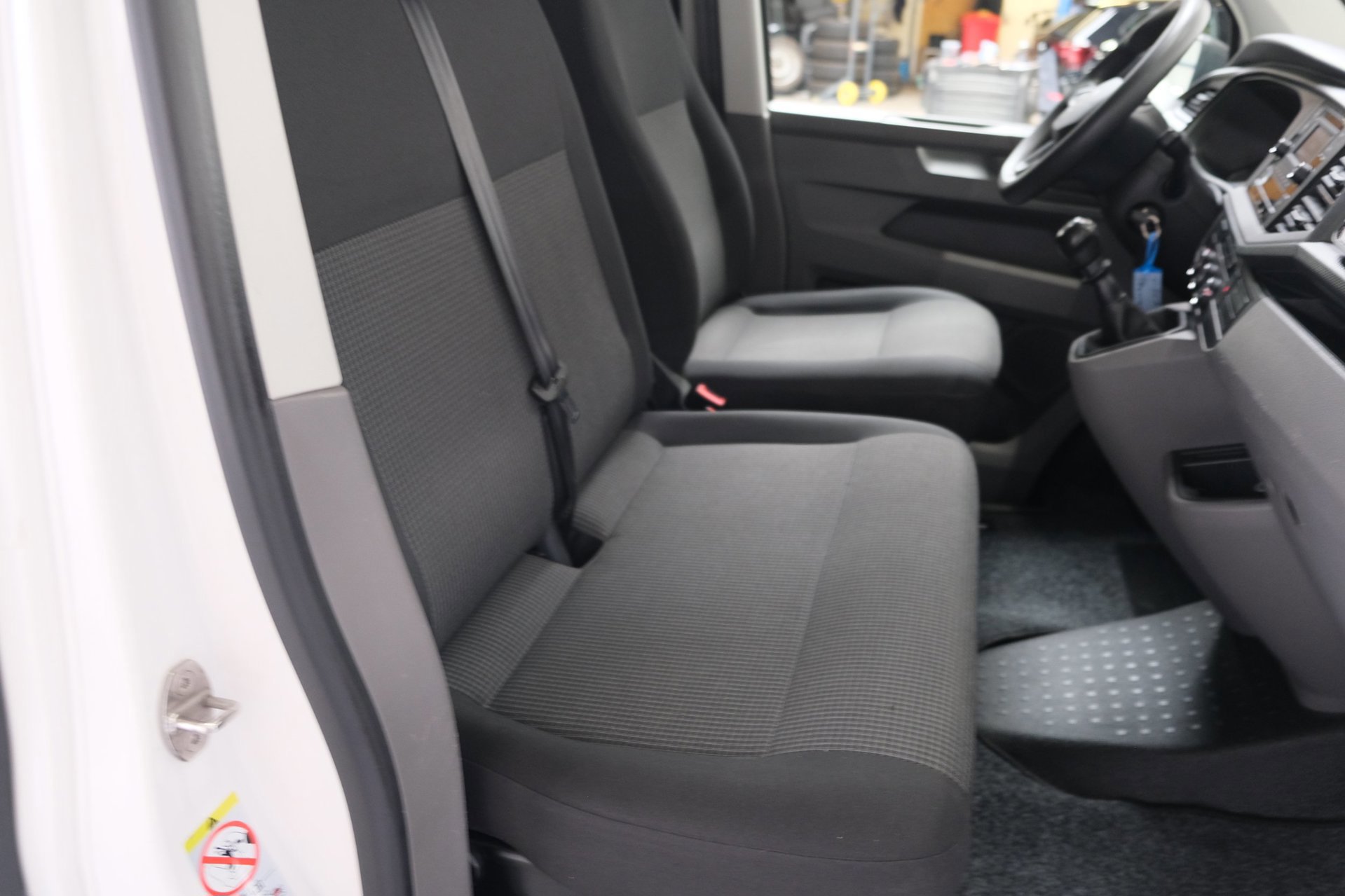 Volkswagen Transporter 2.0 TDI L2H1 30 3p (2021), foto 6