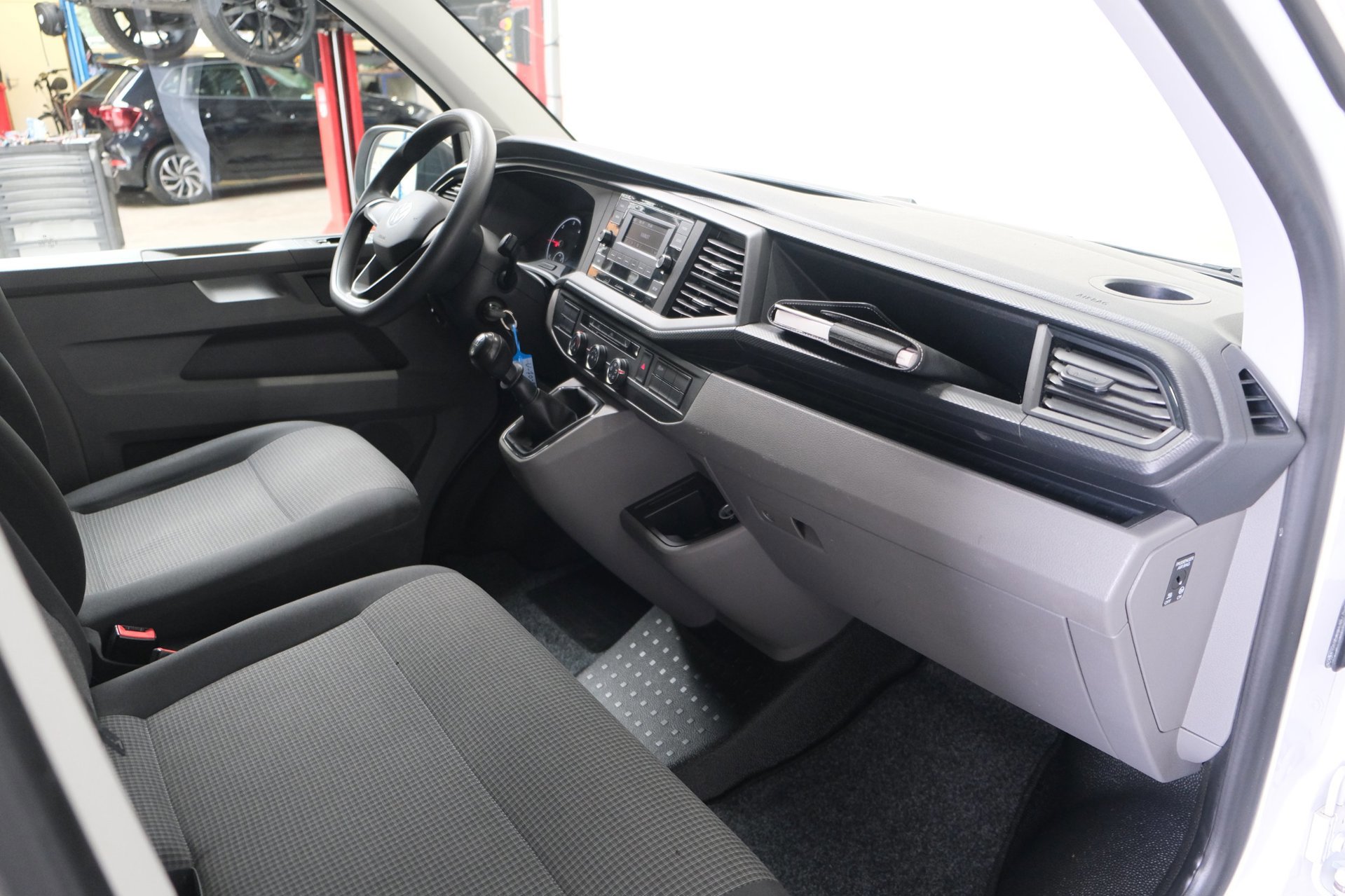 Volkswagen Transporter 2.0 TDI L2H1 30 3p (2021), foto 7
