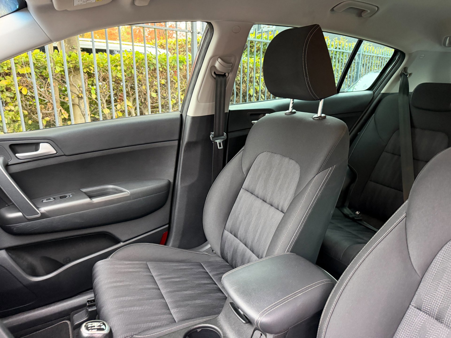 Kia Sportage 1.6 T-GDI DynamicLine (2021), foto 24