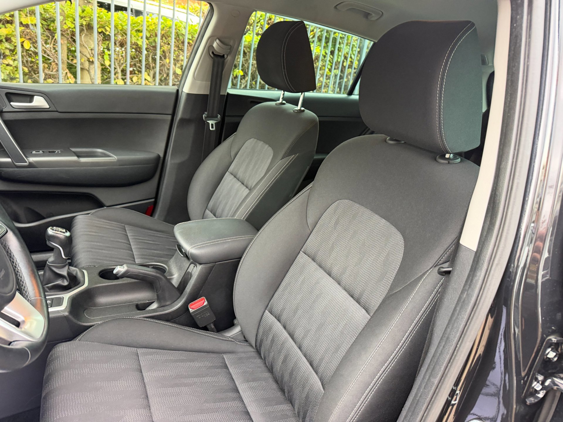 Kia Sportage 1.6 T-GDI DynamicLine (2021), foto 26