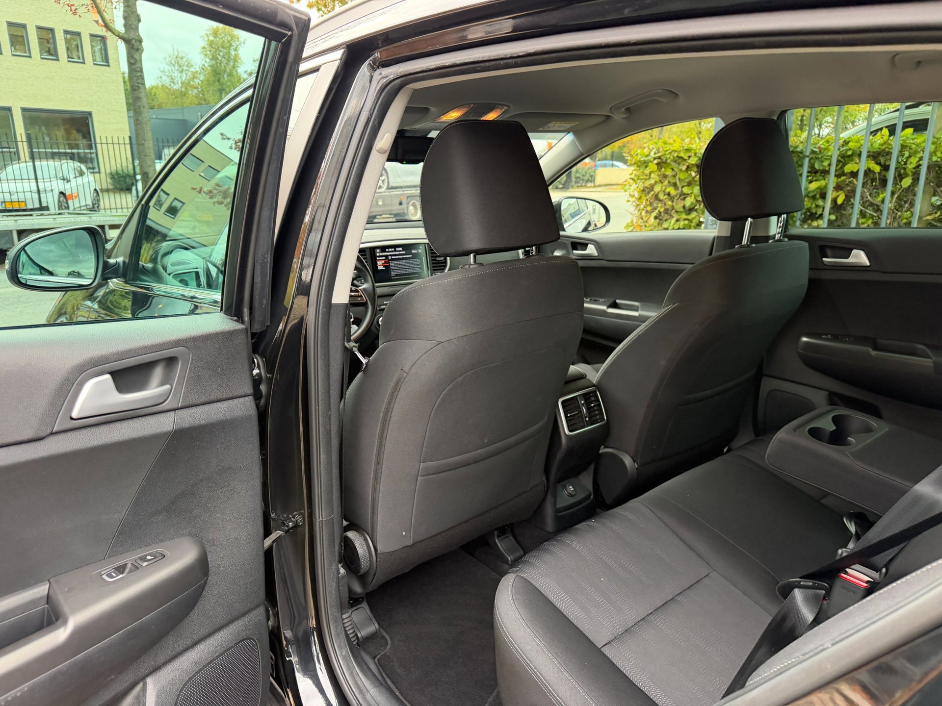 Kia Sportage 1.6 T-GDI DynamicLine (2021), foto 30